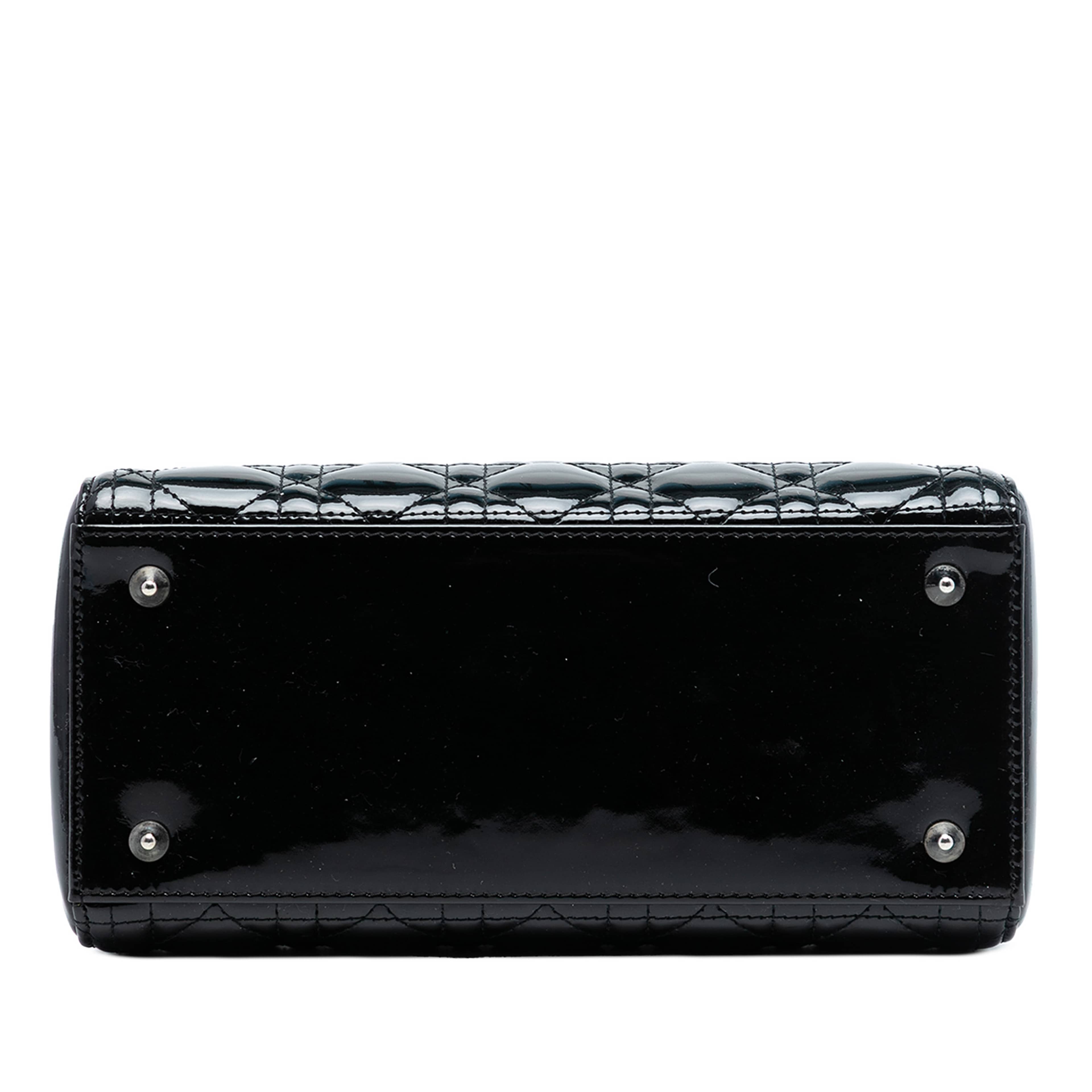 Dior Medium Patent Cannage Lady Dior, från Luxclusif, i färgen black. Klicka för att öppna bilden i stort format