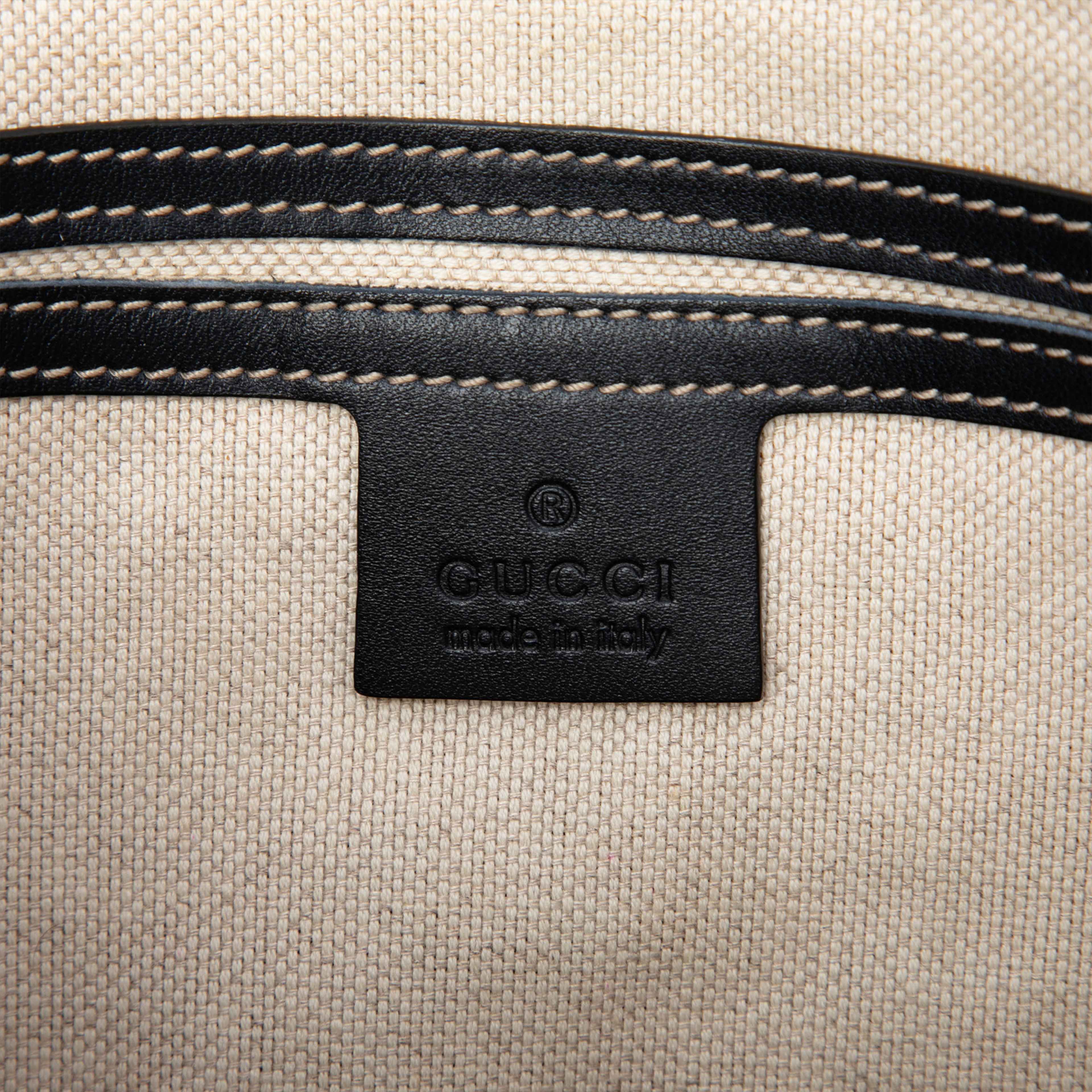 Gucci Gg Supreme Crossbody, från Luxclusif, i färgen beige. Klicka för att öppna bilden i stort format