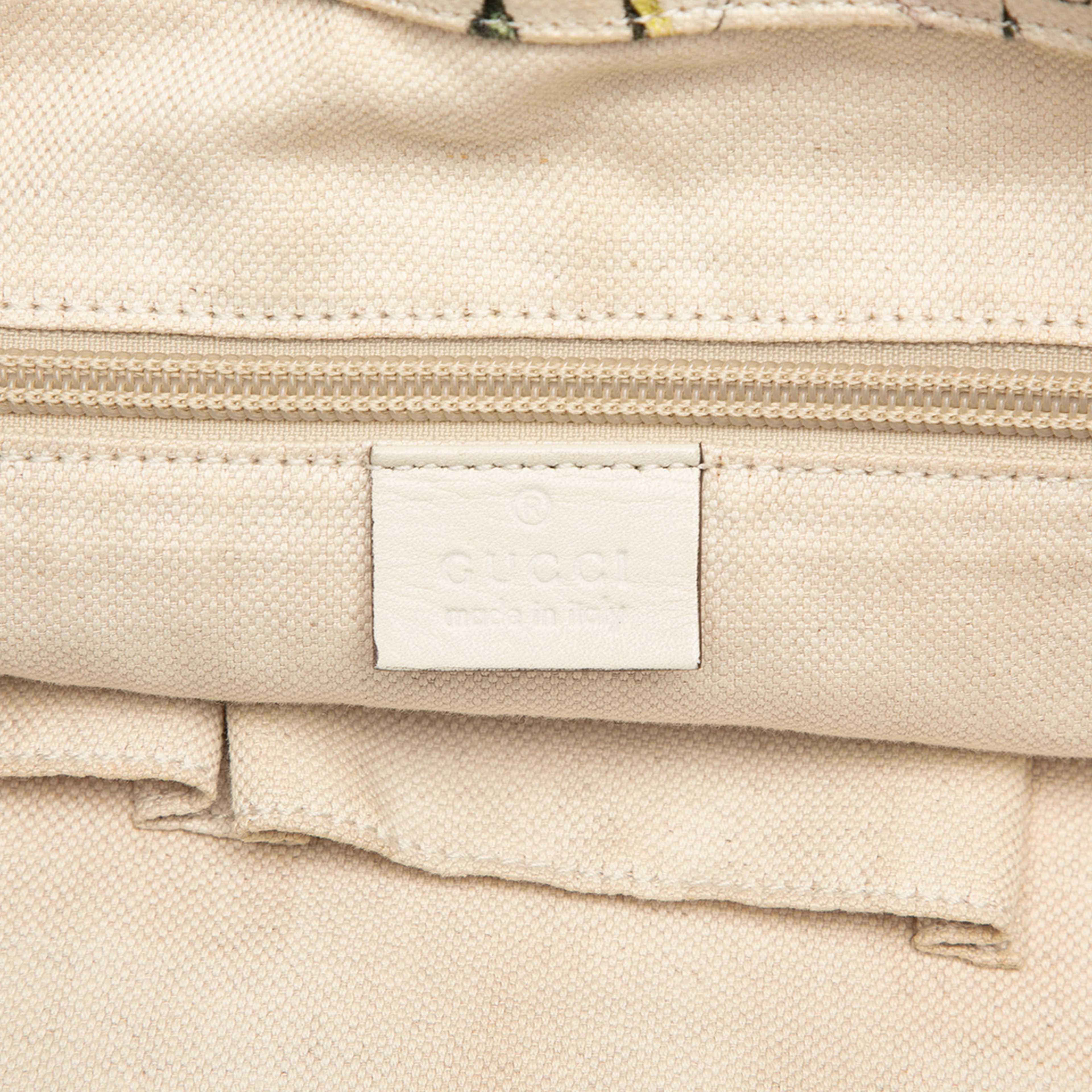 Gucci Canvas Flora Tote, från Luxclusif, i färgen white. Klicka för att öppna bilden i stort format