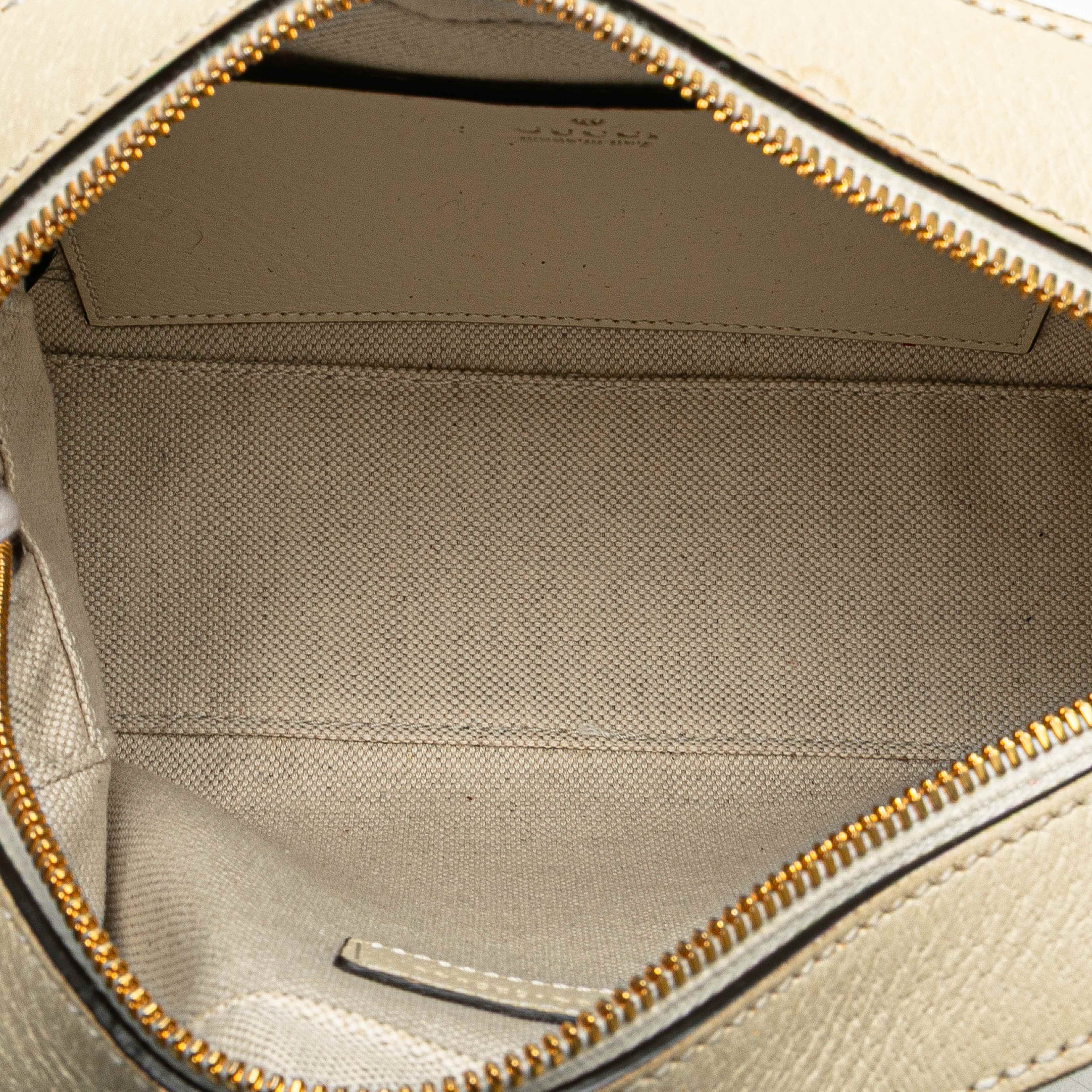 Gucci Small Gg Supreme Textured Calfskin Web Ophidia Camera Bag, från Luxclusif, i färgen beige. Klicka för att öppna bilden i stort format