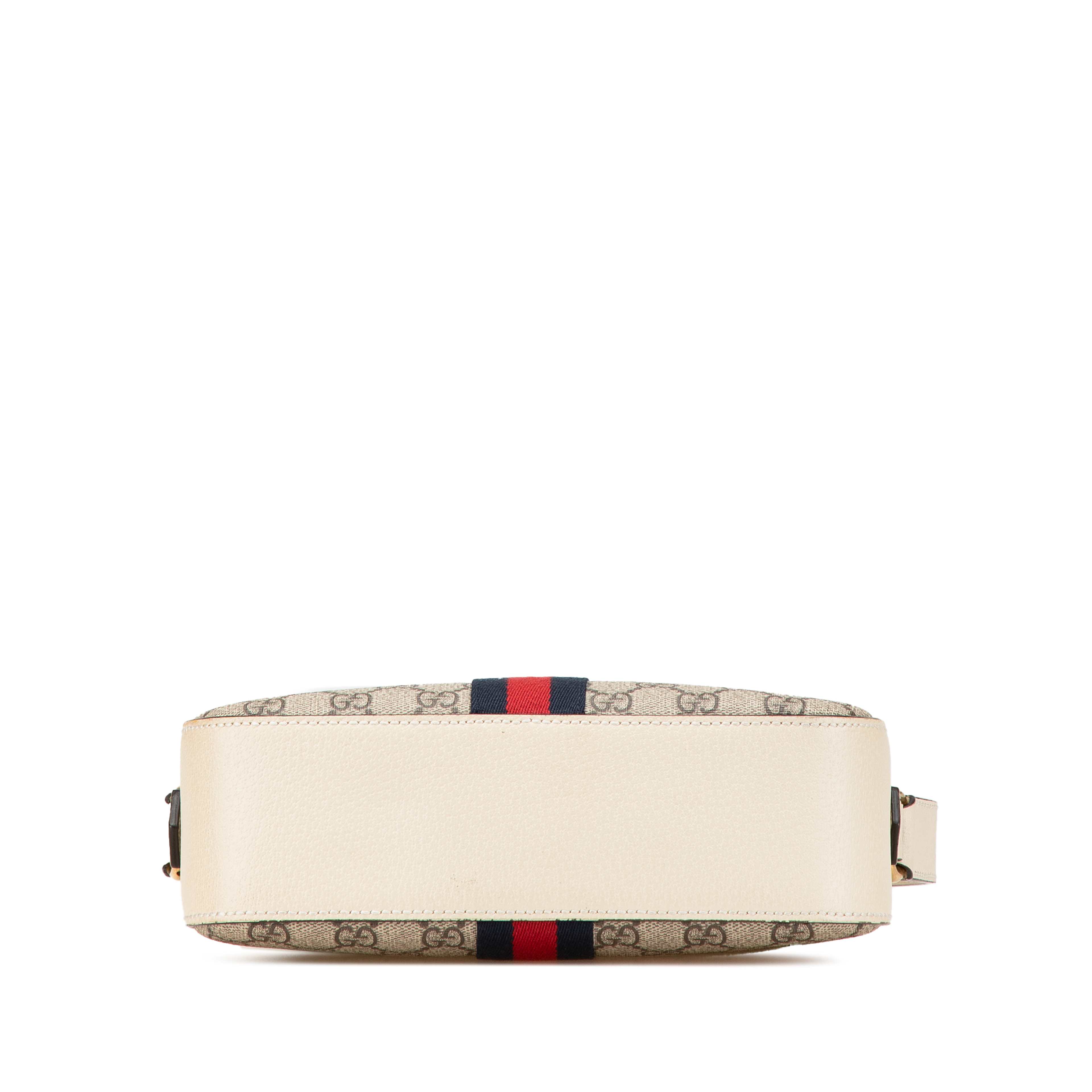Gucci Small Gg Supreme Textured Calfskin Web Ophidia Camera Bag, från Luxclusif, i färgen vit. Klicka för att öppna bilden i stort format