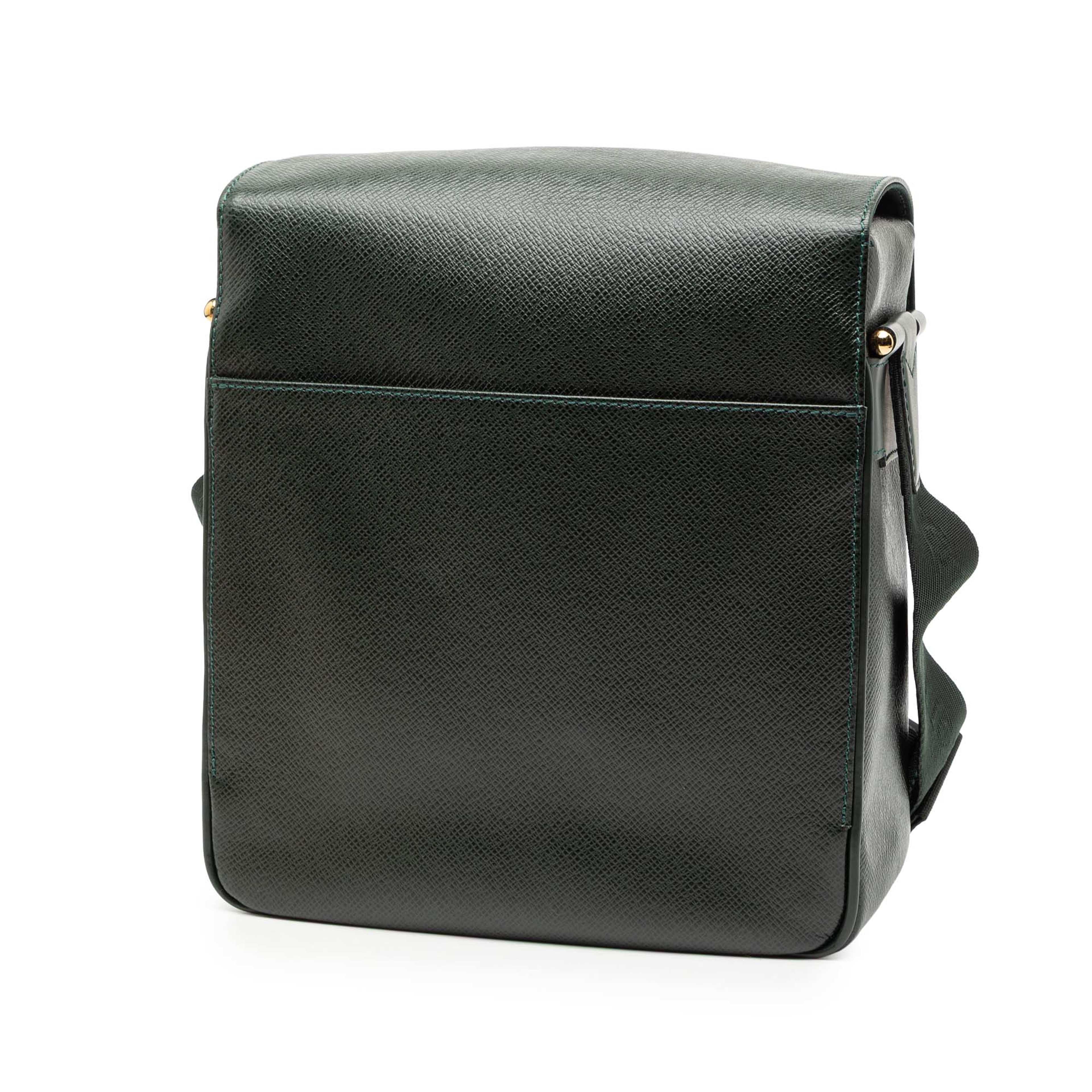 Louis Vuitton Taiga Yaranga, från Luxclusif, i färgen dark green. Klicka för att öppna bilden i stort format