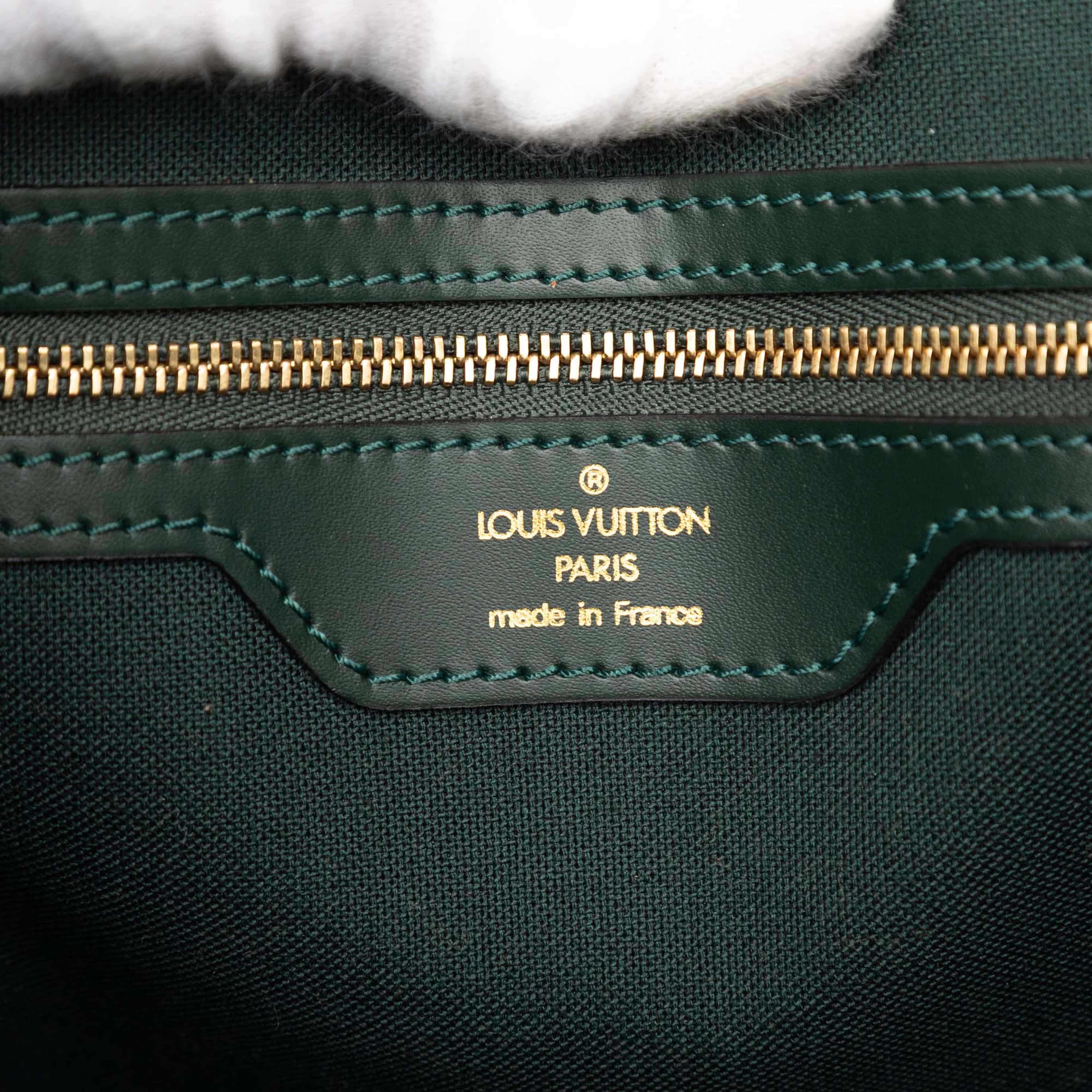 Louis Vuitton Taiga Yaranga, från Luxclusif, i färgen dark green. Klicka för att öppna bilden i stort format