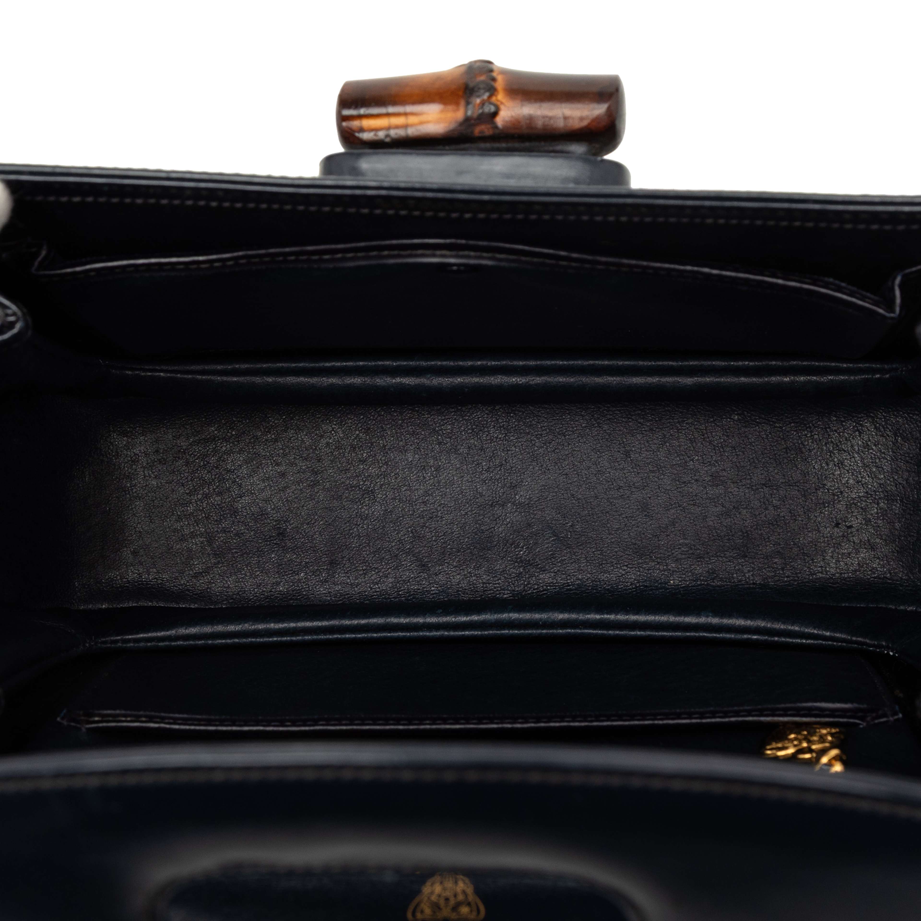 Gucci Calfskin Bamboo Night, från Luxclusif, i färgen navy. Klicka för att öppna bilden i stort format