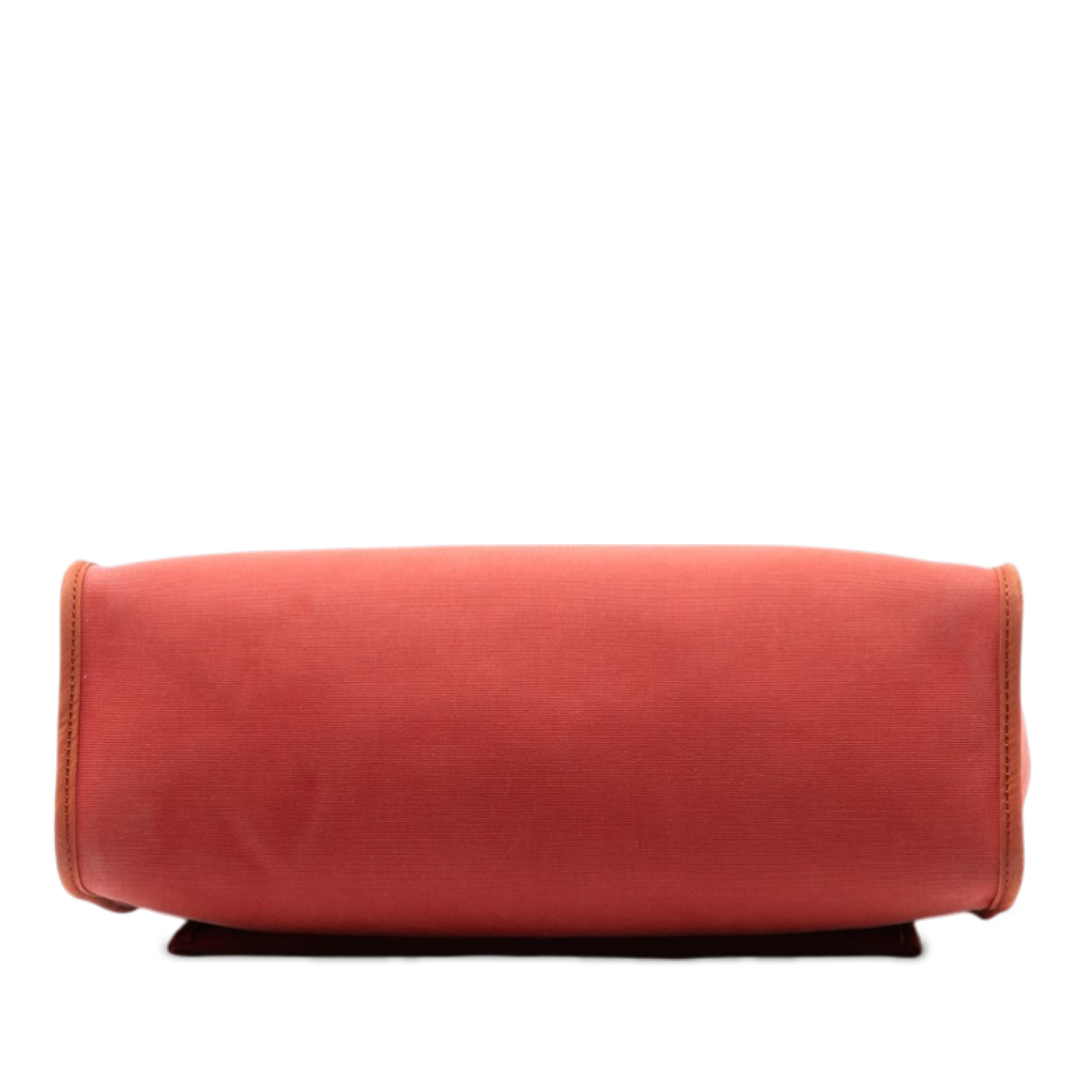 Hermès Toile Herbag Zip 31, från Luxclusif, i färgen orange. Klicka för att öppna bilden i stort format