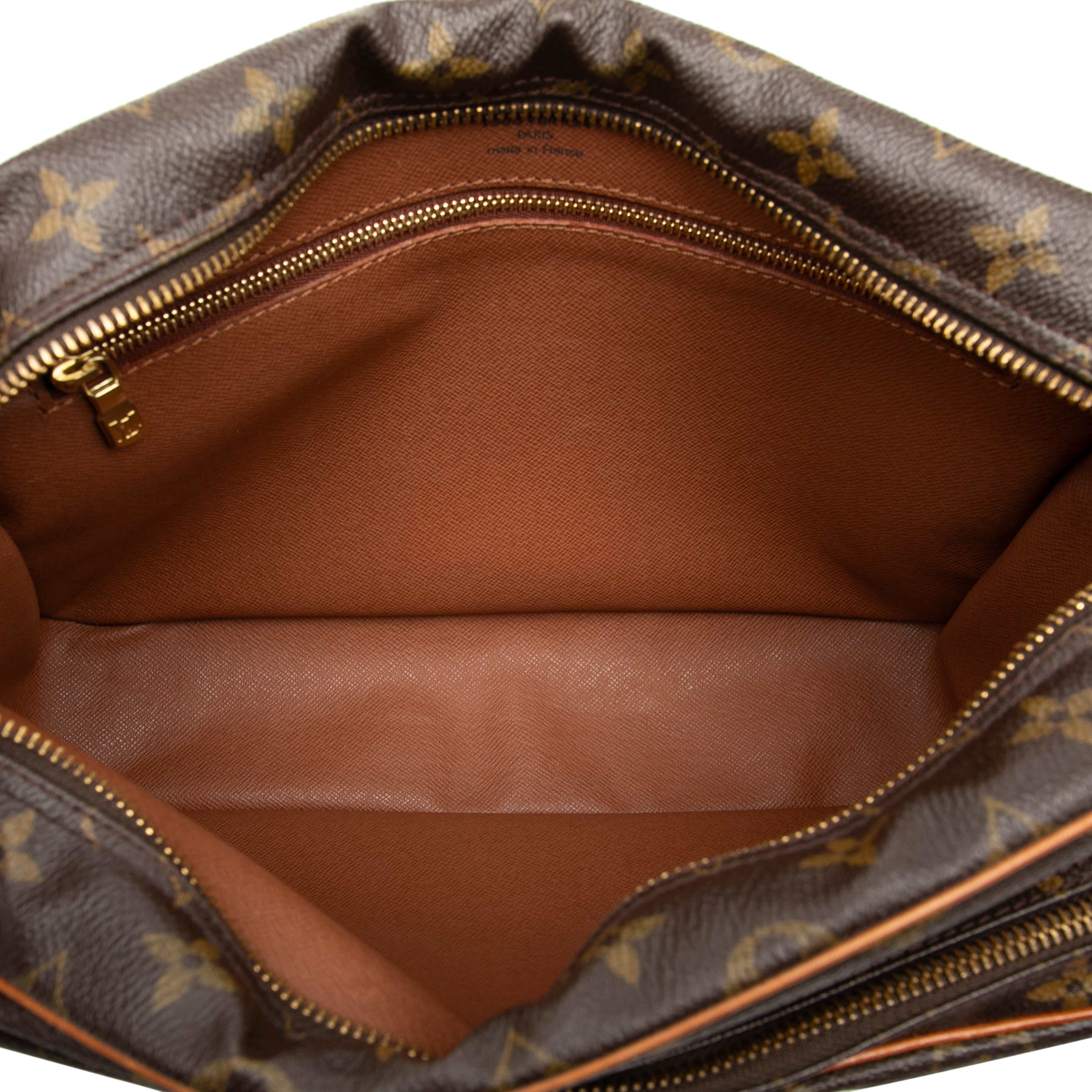 Louis Vuitton Monogram Nil Crossbody, från Luxclusif, i färgen brown. Klicka för att öppna bilden i stort format