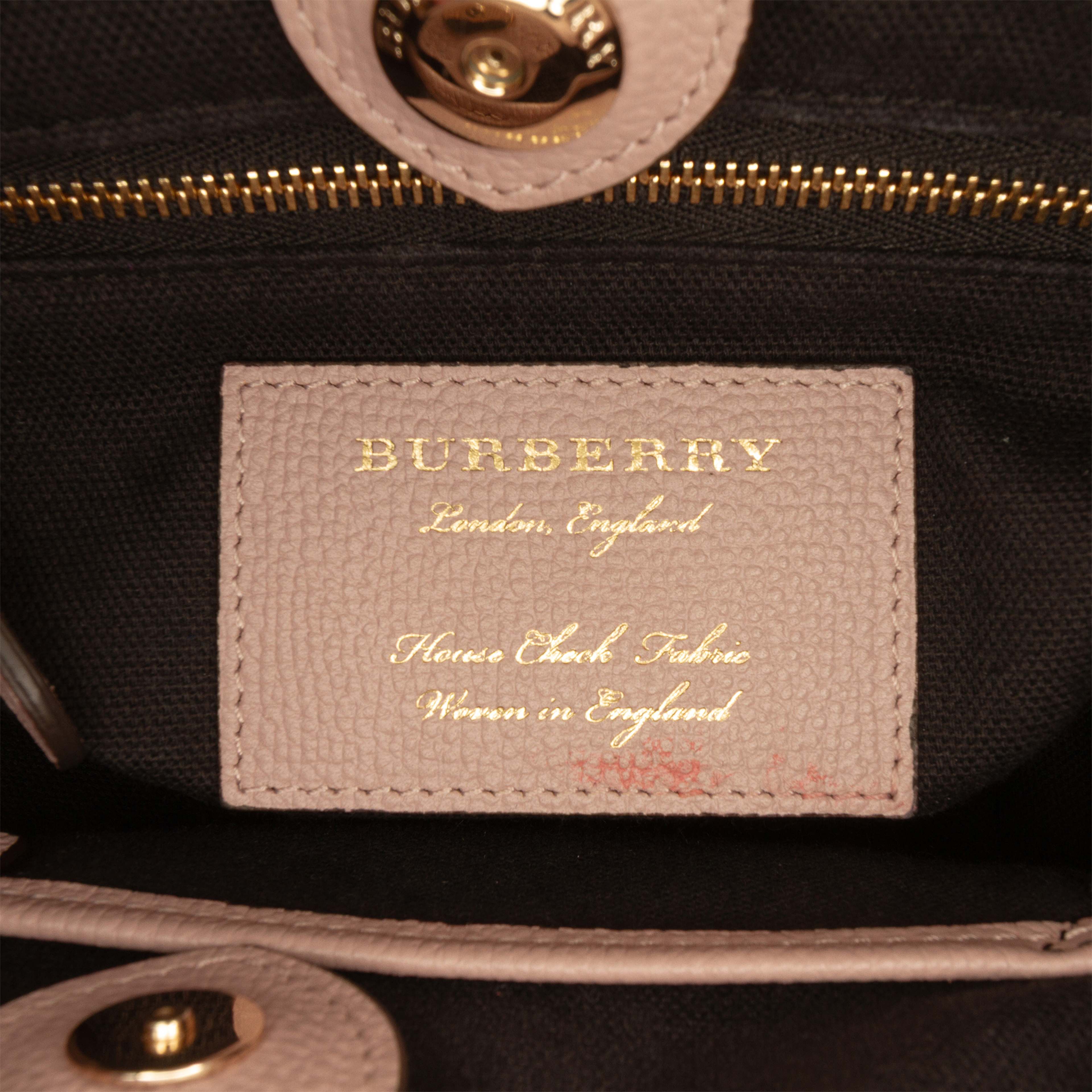 Burberry Small Leather And House Check Banner Satchel, från Luxclusif, i färgen pink. Klicka för att öppna bilden i stort format
