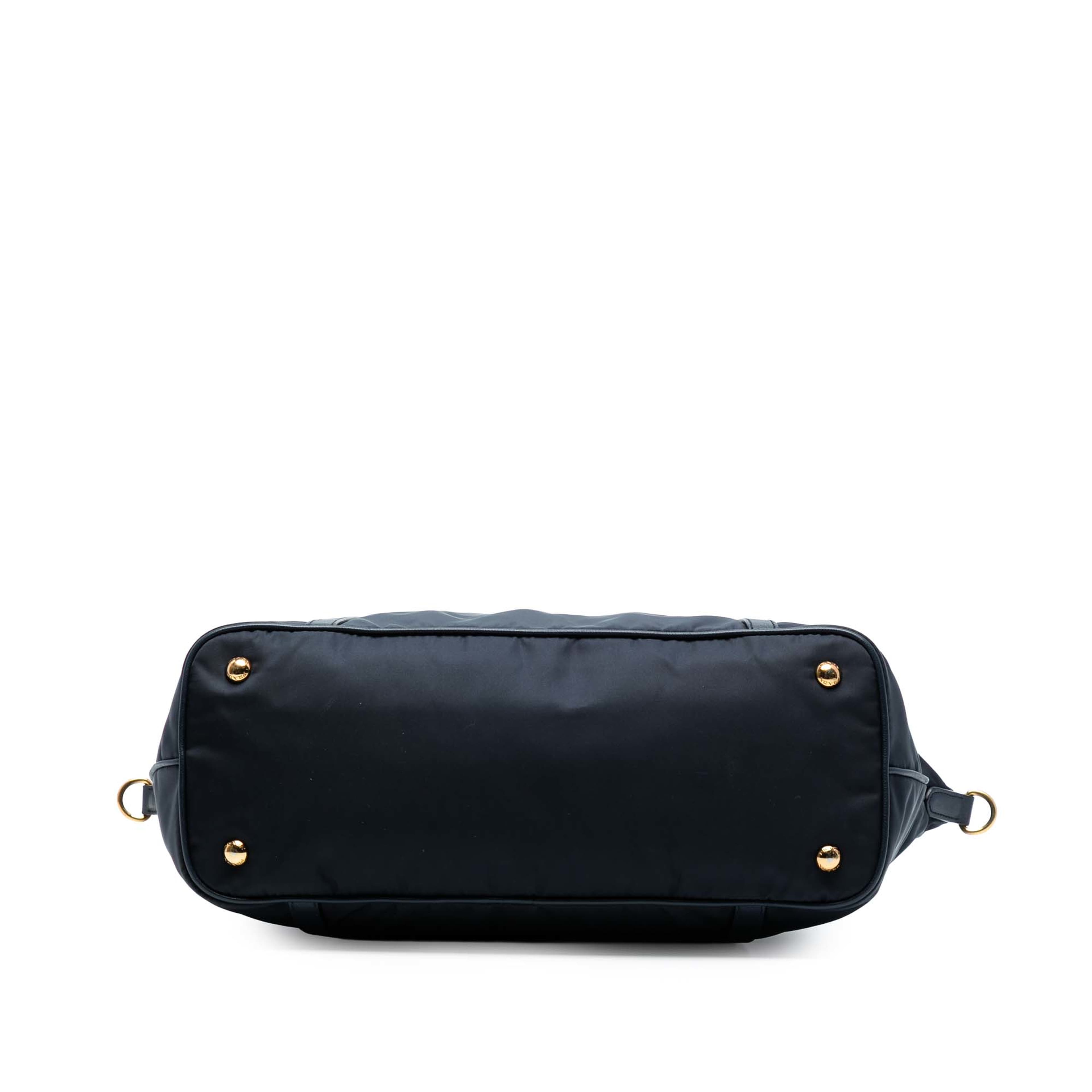 Prada Saffiano Trimmed Tessuto Zip Top Convertible Tote, från Luxclusif, i färgen navy. Klicka för att öppna bilden i stort format