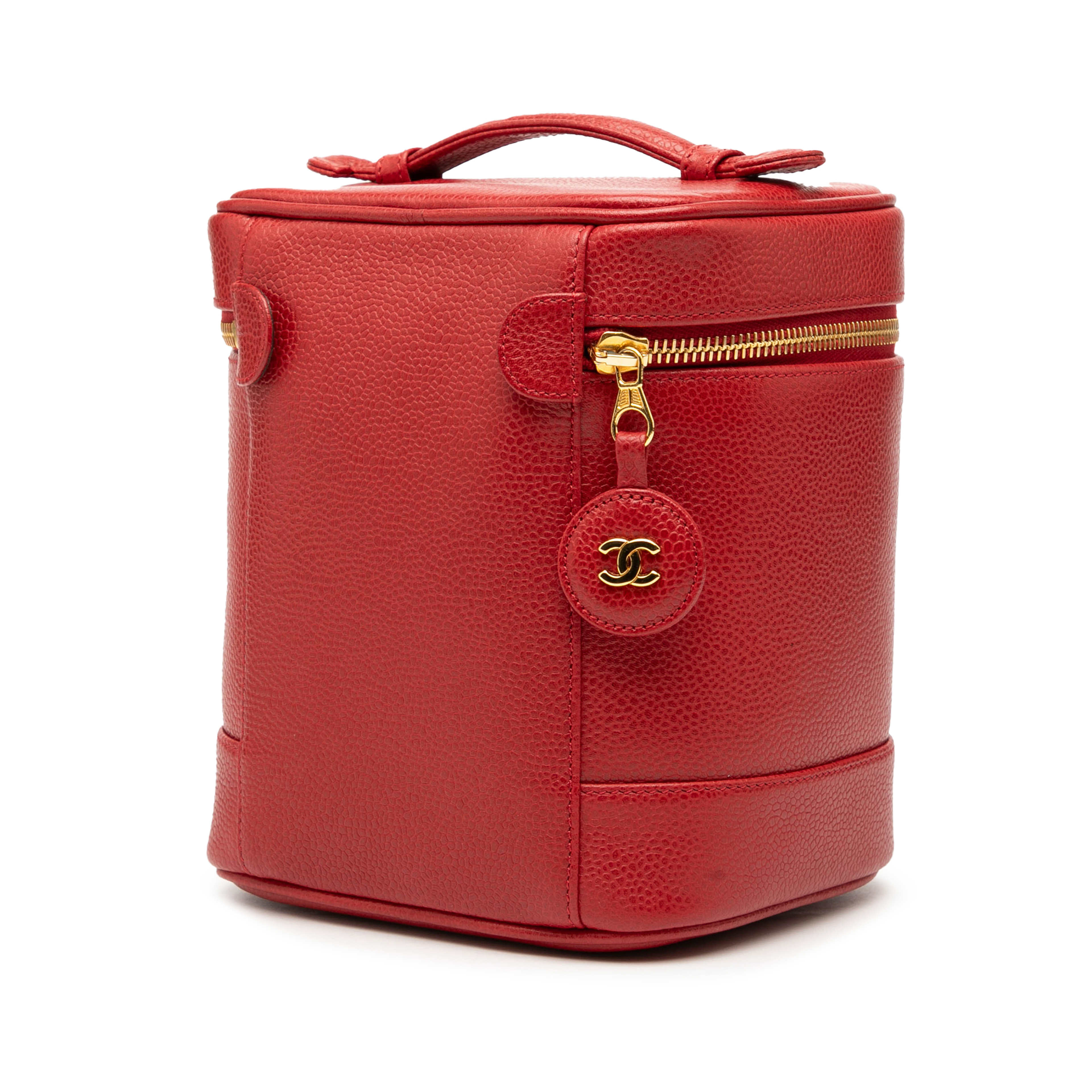 Chanel Cc Caviar Vanity Bag, från Luxclusif, i färgen red. Klicka för att öppna bilden i stort format