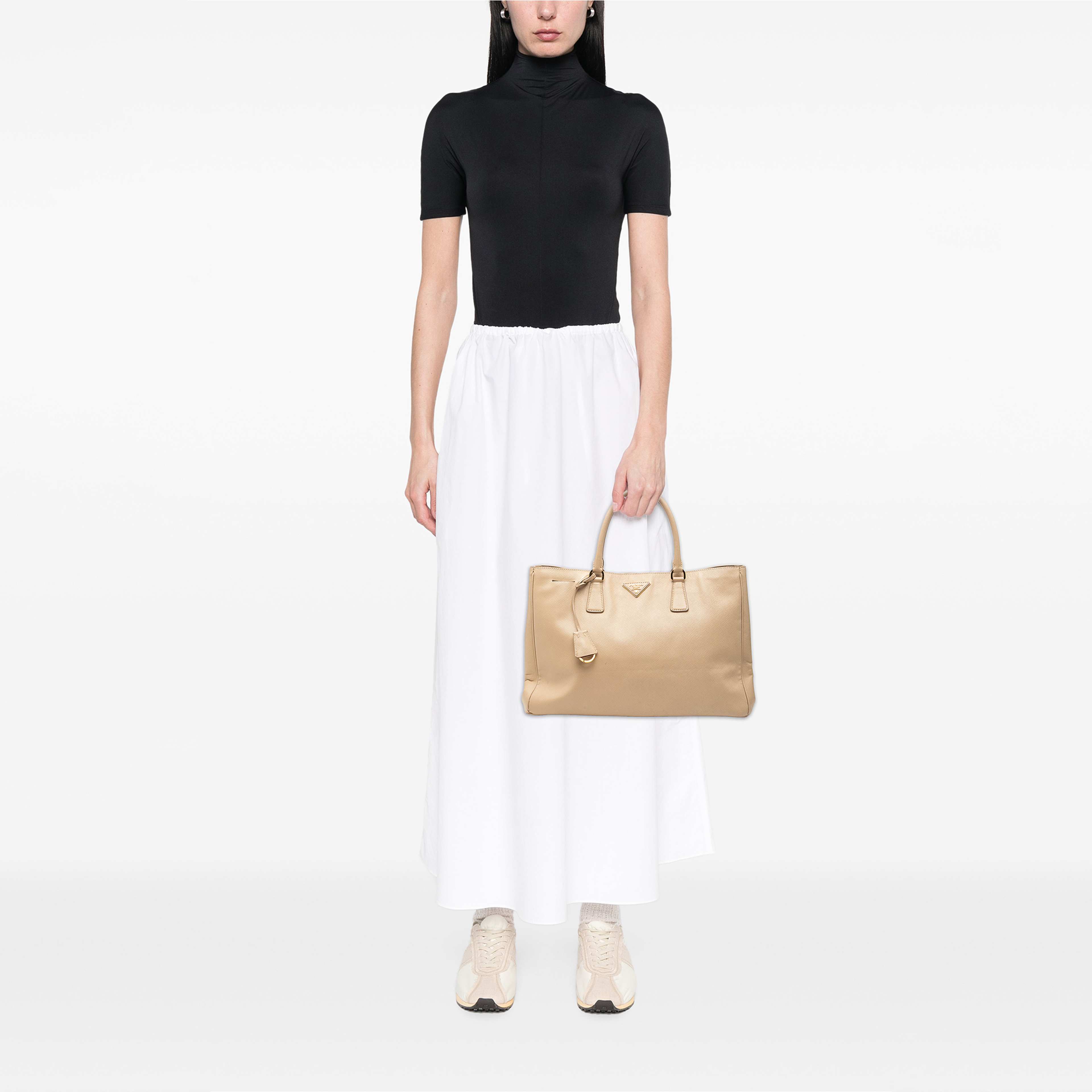 Prada Large Saffiano Lux Galleria Tote, från Luxclusif, i färgen beige. Klicka för att öppna bilden i stort format
