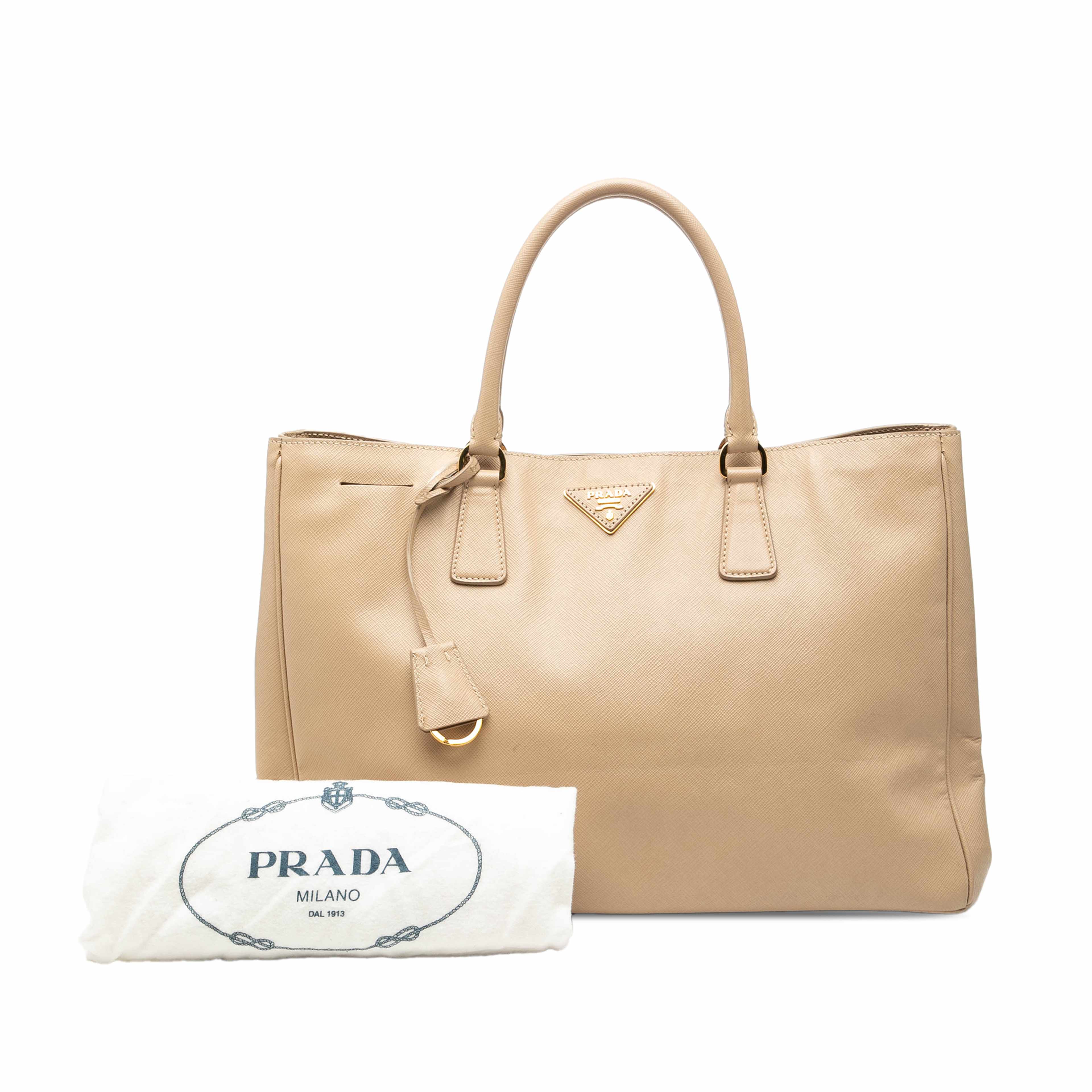 Prada Large Saffiano Lux Galleria Tote, från Luxclusif, i färgen beige. Klicka för att öppna bilden i stort format