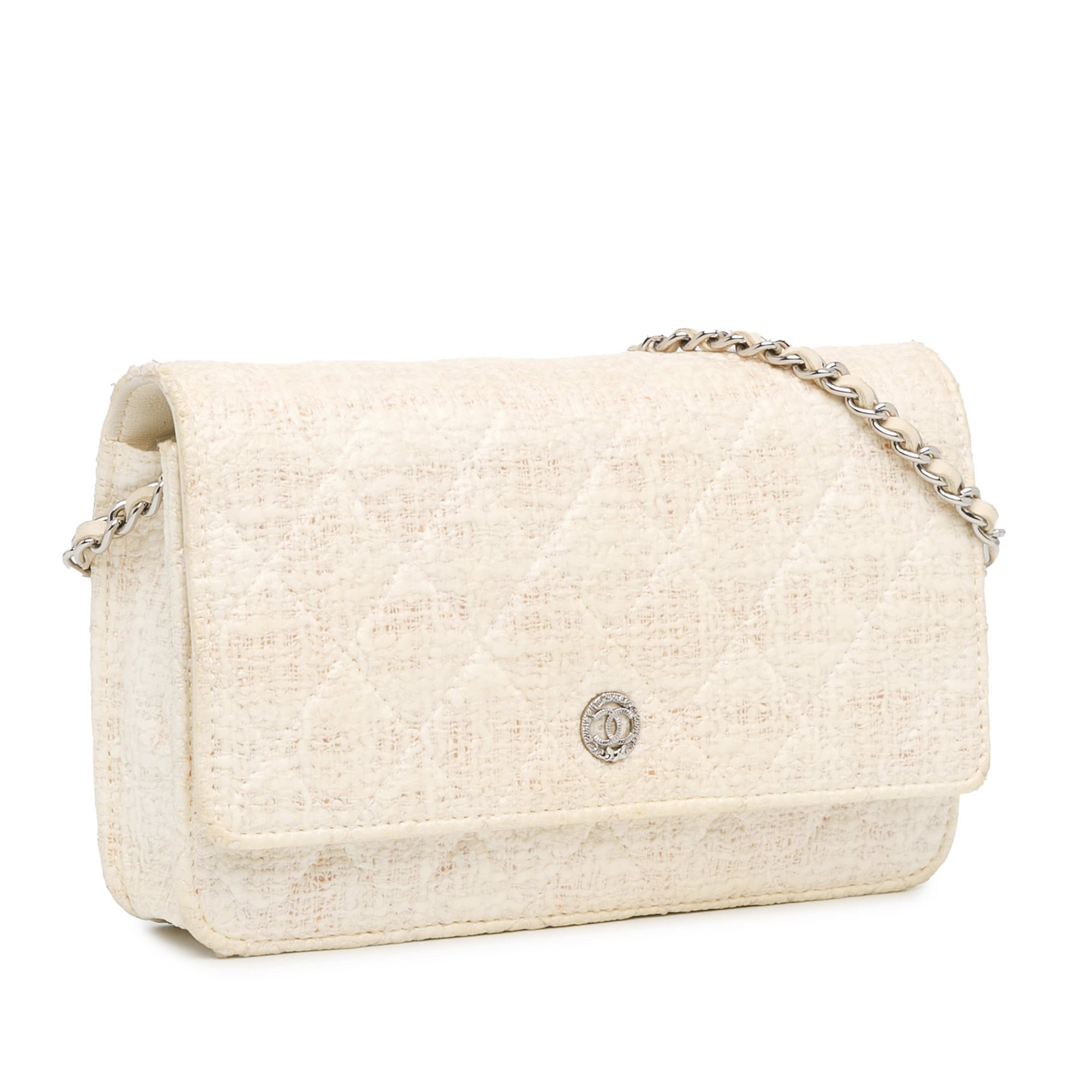 Chanel Cc Coated Tweed Wallet On Chain, från Luxclusif, i färgen beige. Klicka för att öppna bilden i stort format