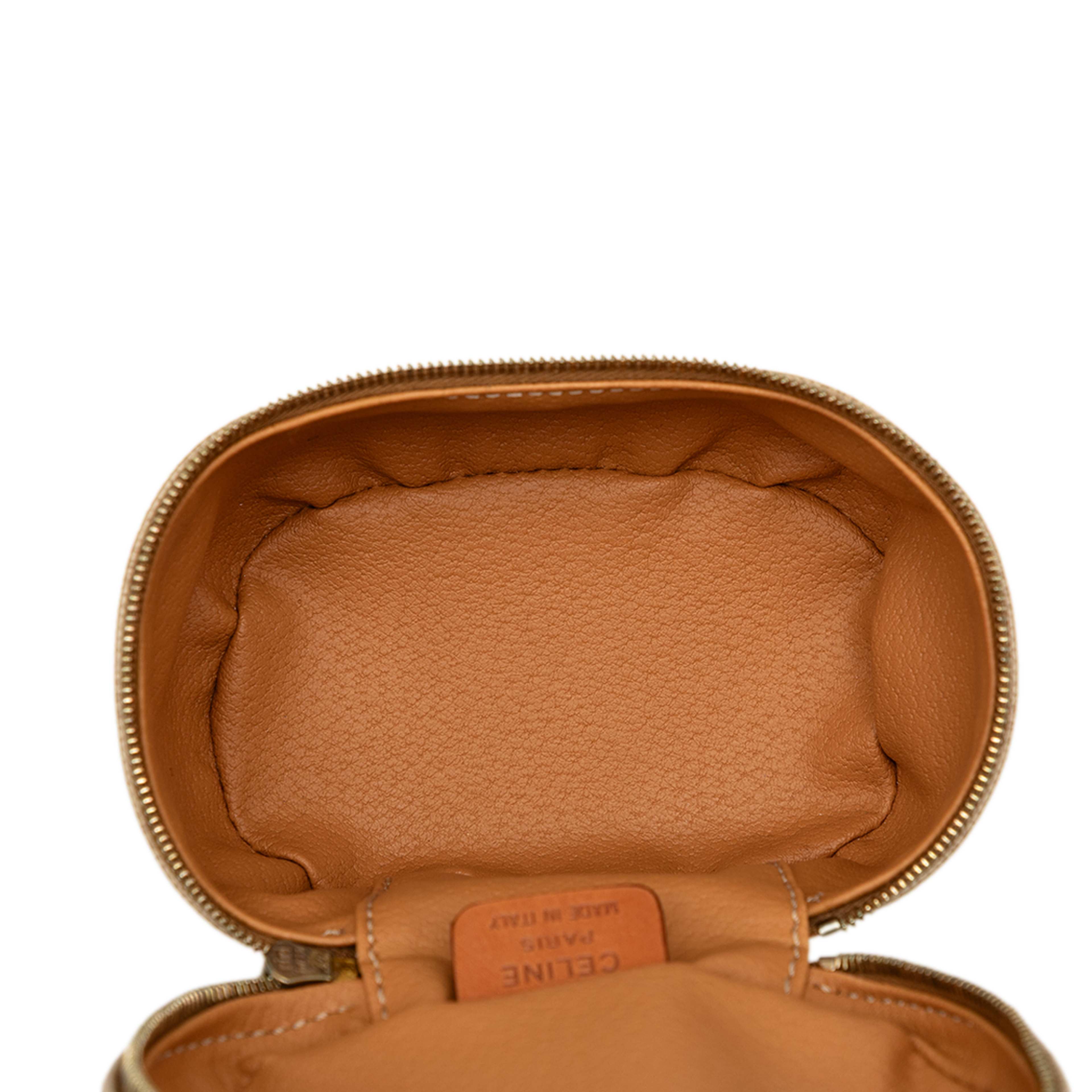 Celine Mini Macadam Coated Canvas Vanity Bag, från Luxclusif, i färgen beige. Klicka för att öppna bilden i stort format