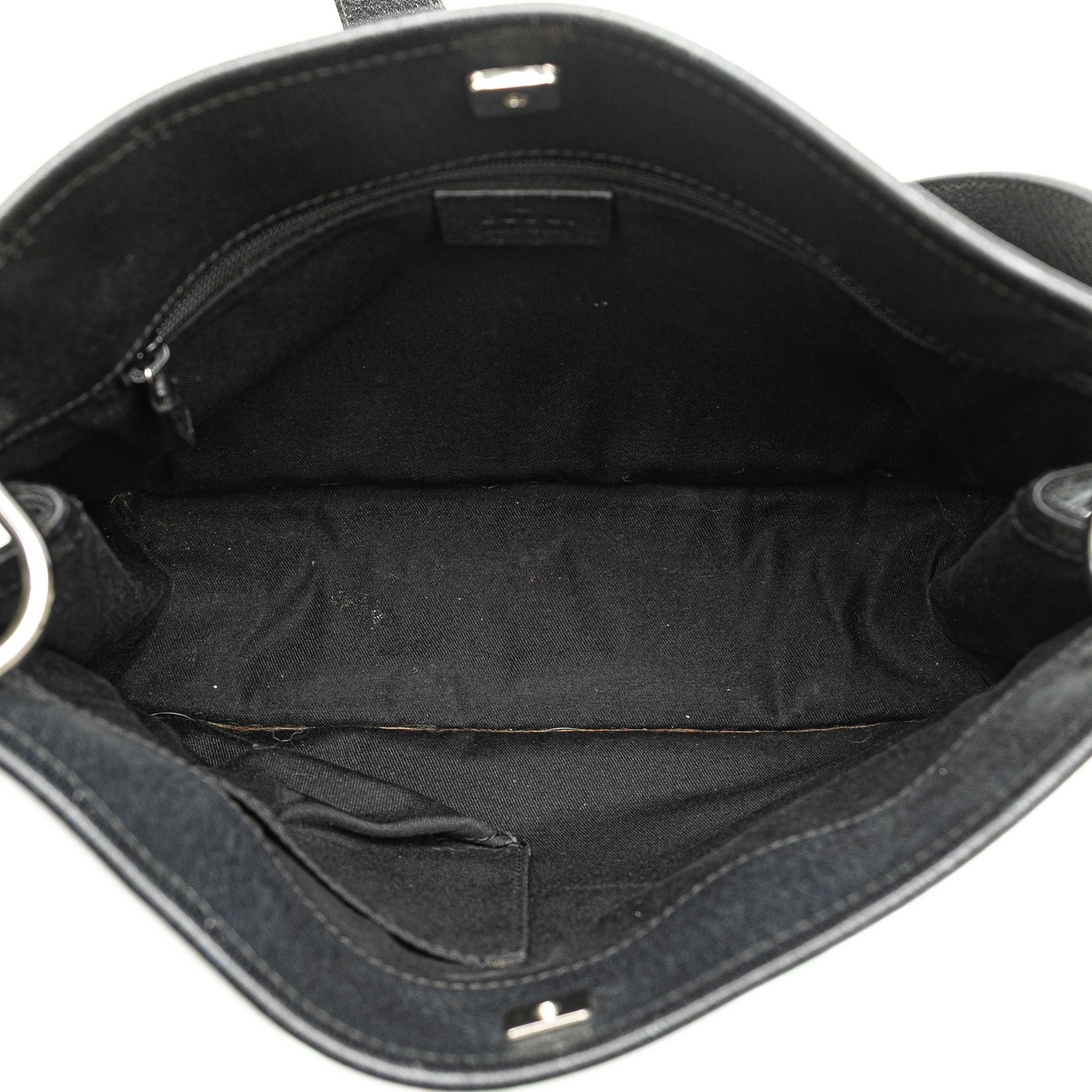 Gucci Gg Canvas Eclipse Crossbody, från Luxclusif, i färgen navy. Klicka för att öppna bilden i stort format