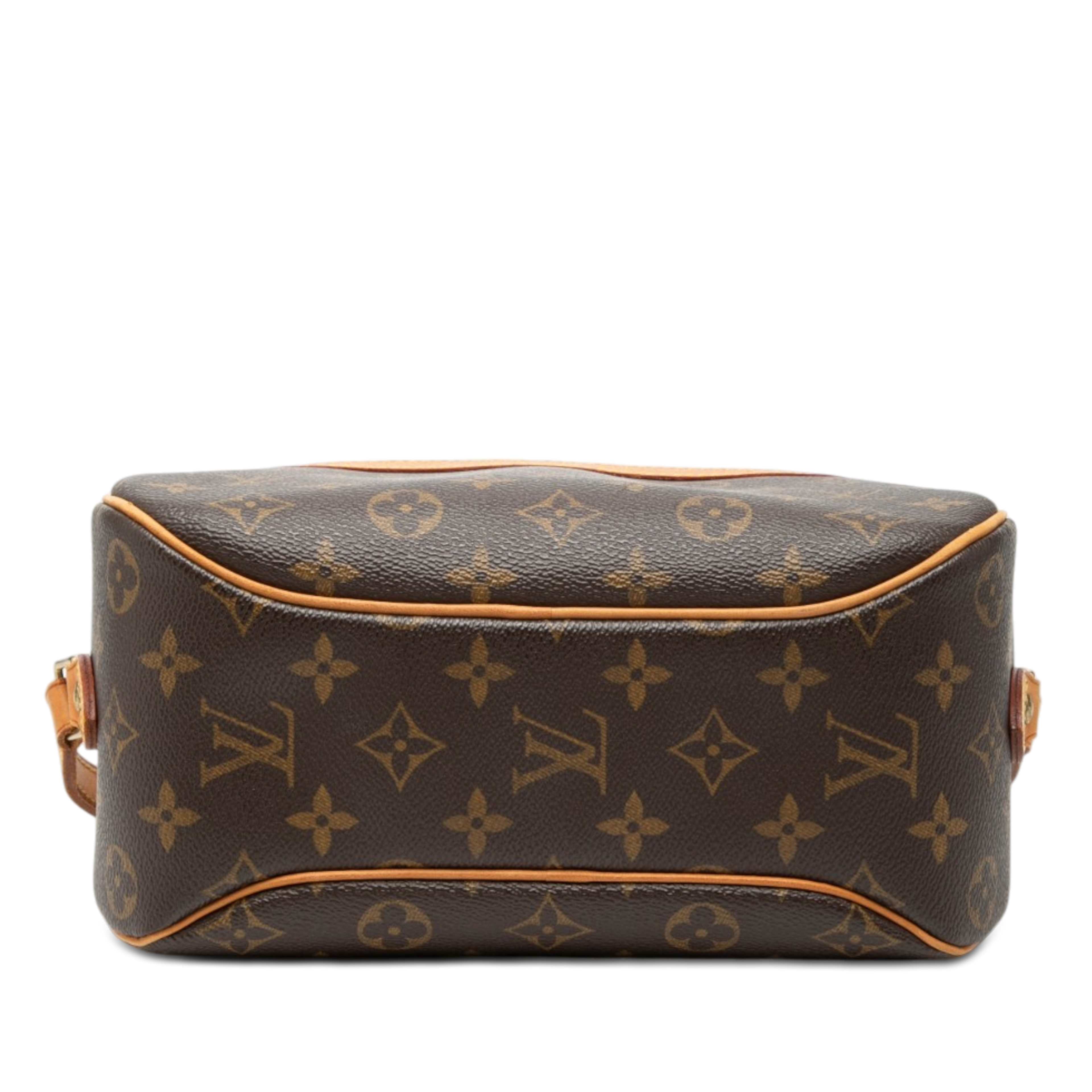 Louis Vuitton Monogram Blois, från Luxclusif, i färgen brown. Klicka för att öppna bilden i stort format