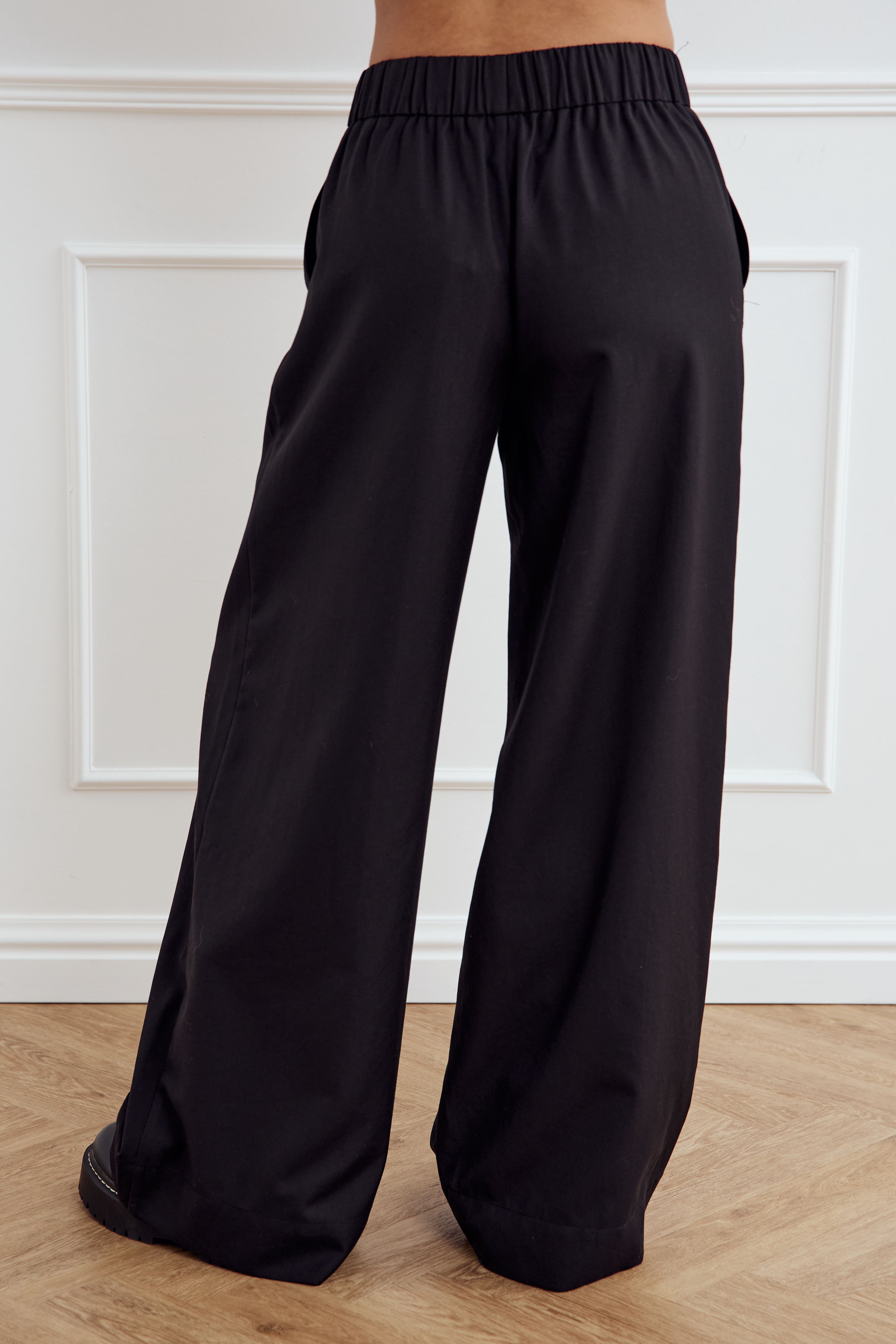 Kameron Pants - Black, från Noella, i färgen black.