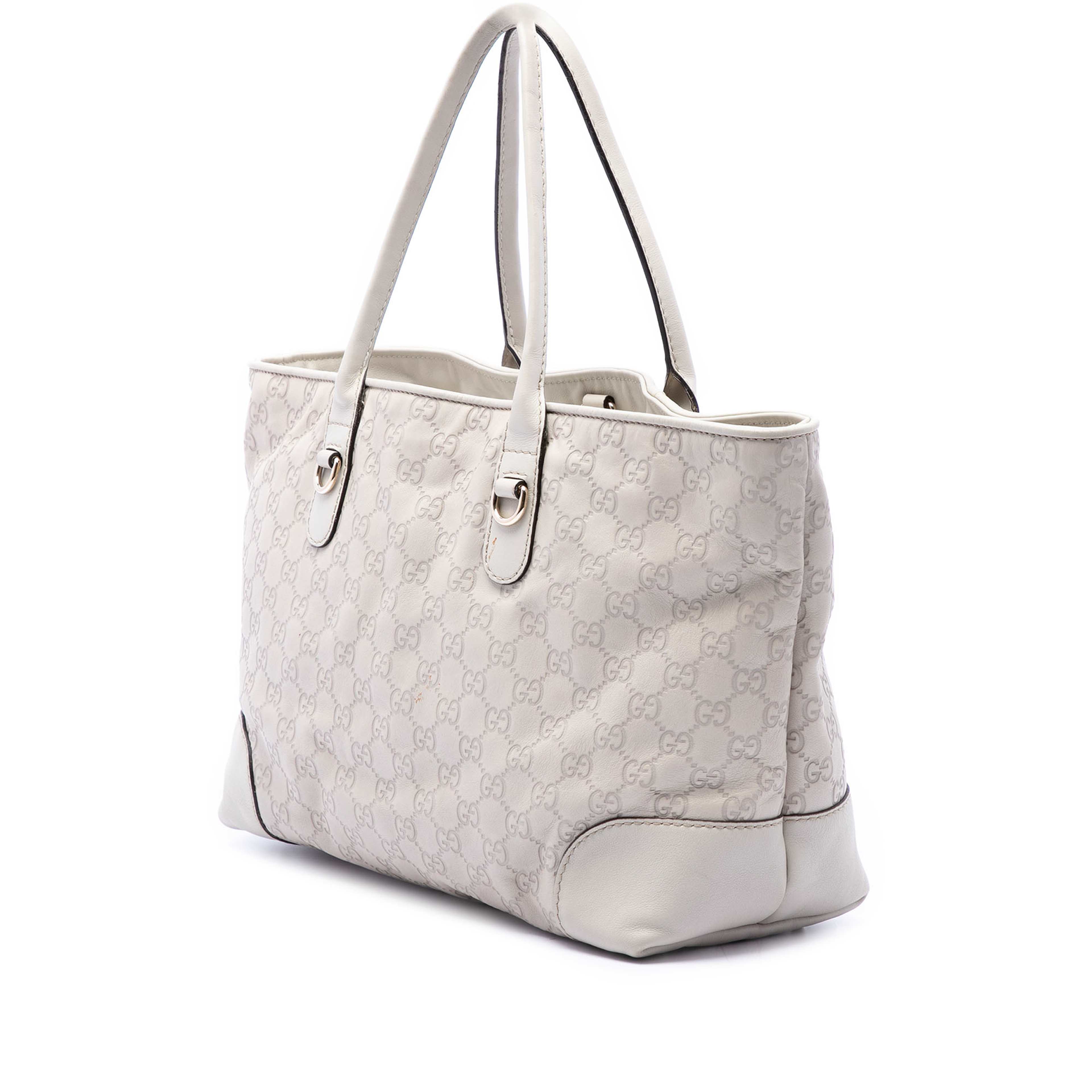 Gucci Guccissima Heart Bit Tote, från Luxclusif, i färgen vit. Klicka för att öppna bilden i stort format