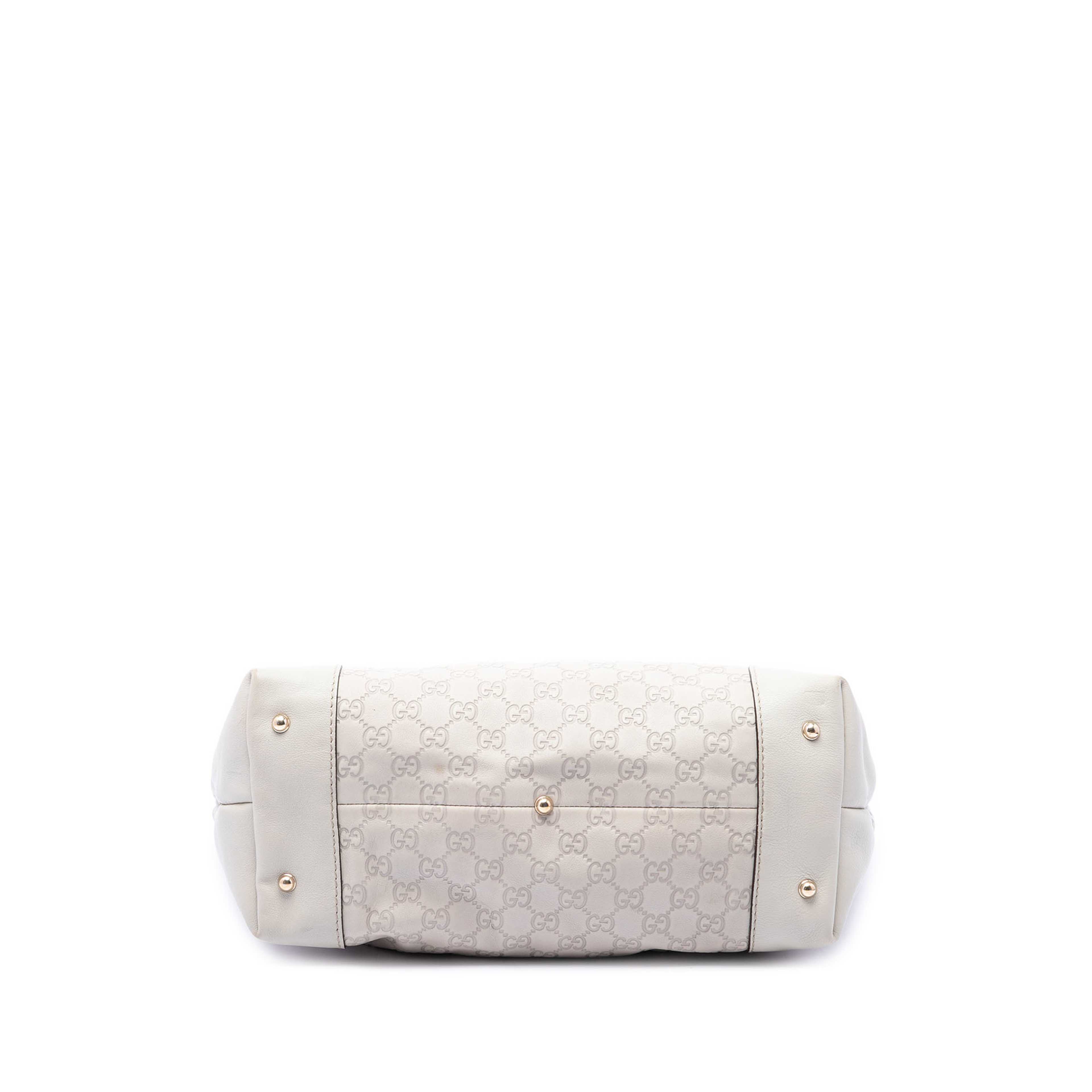 Gucci Guccissima Heart Bit Tote, från Luxclusif, i färgen vit. Klicka för att öppna bilden i stort format