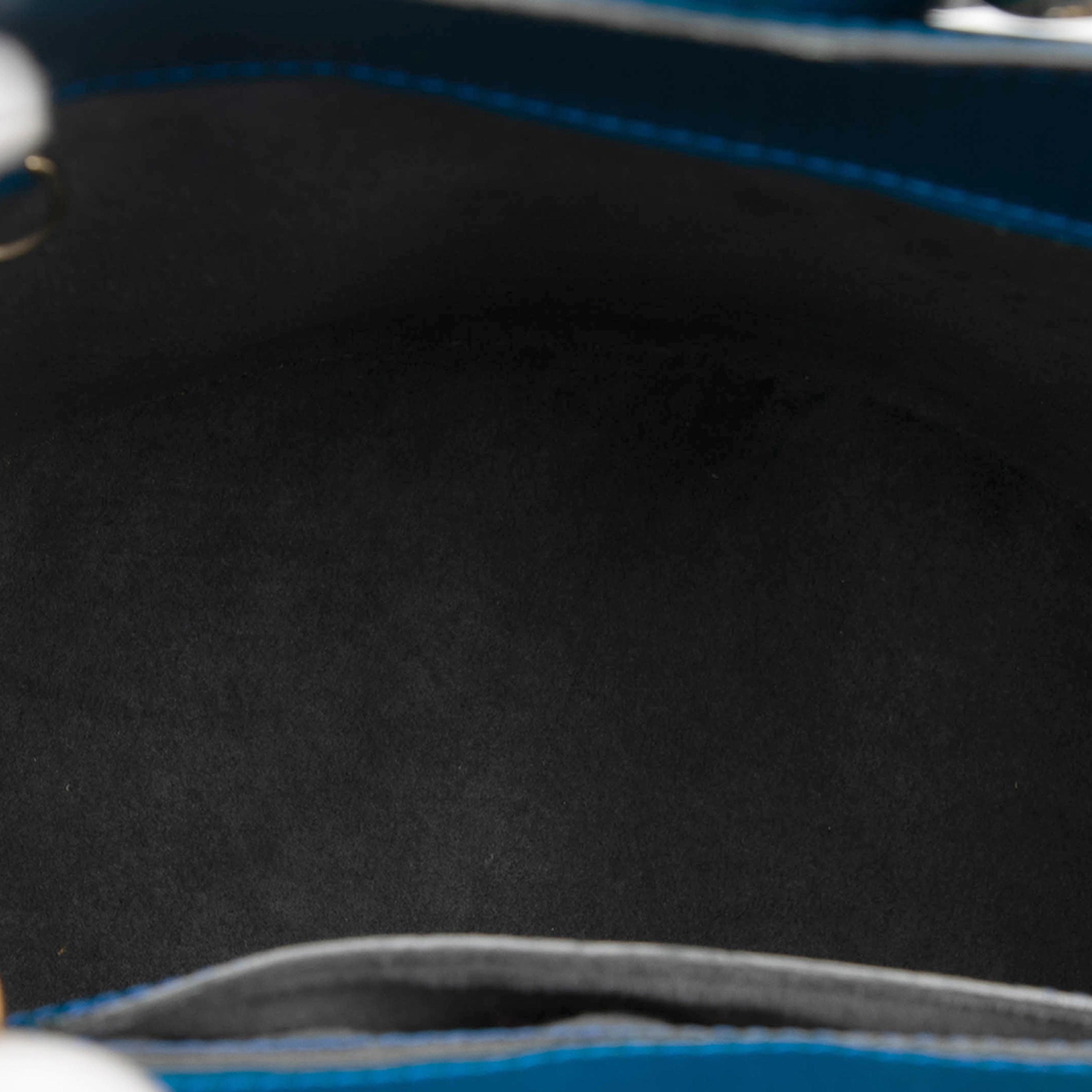 Louis Vuitton Epi Cluny, från Luxclusif, i färgen blue. Klicka för att öppna bilden i stort format