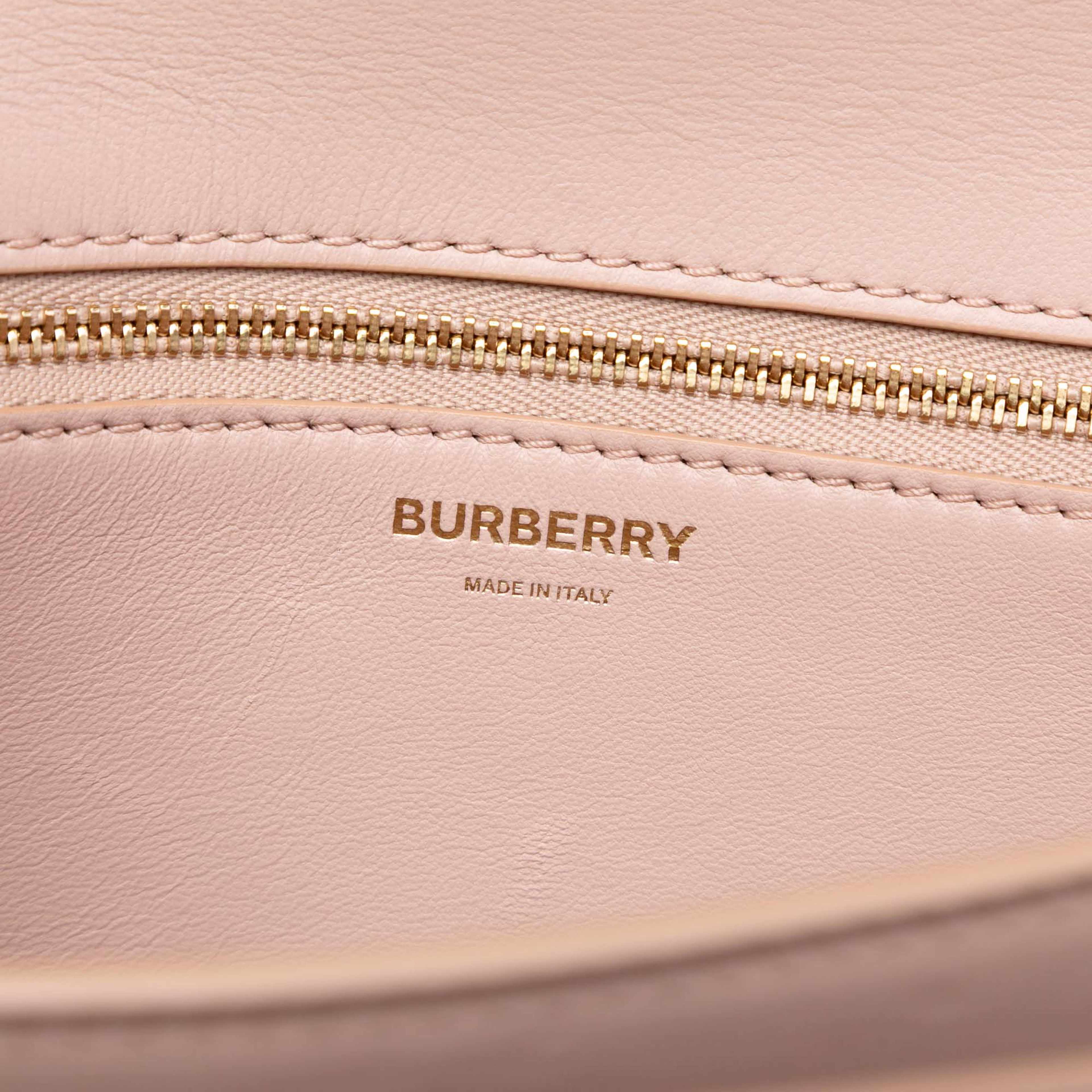 Burberry Medium Smooth Calfskin Tb Monogram Crossbody, från Luxclusif, i färgen light pink. Klicka för att öppna bilden i stort format