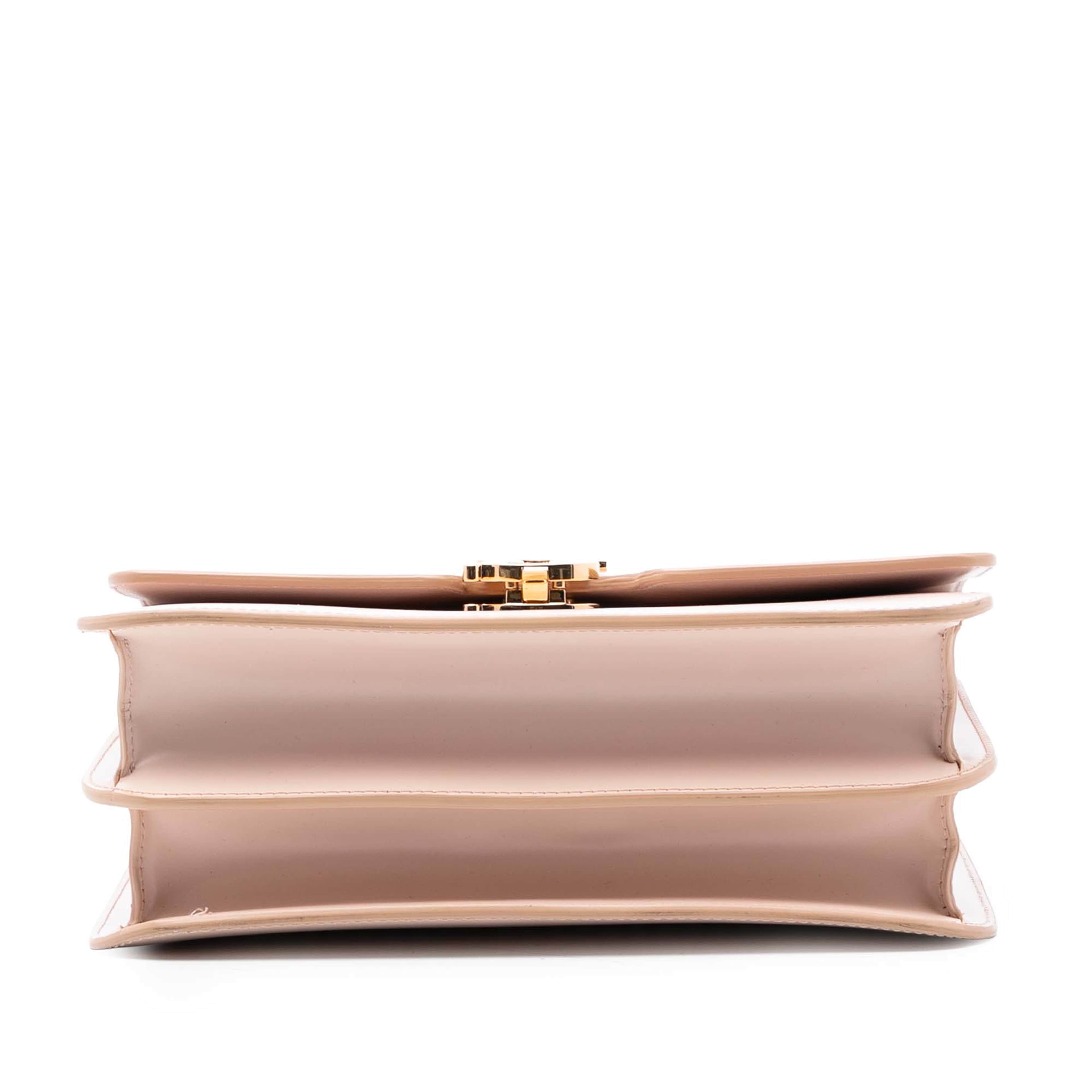Burberry Medium Smooth Calfskin Tb Monogram Crossbody, från Luxclusif, i färgen light pink. Klicka för att öppna bilden i stort format