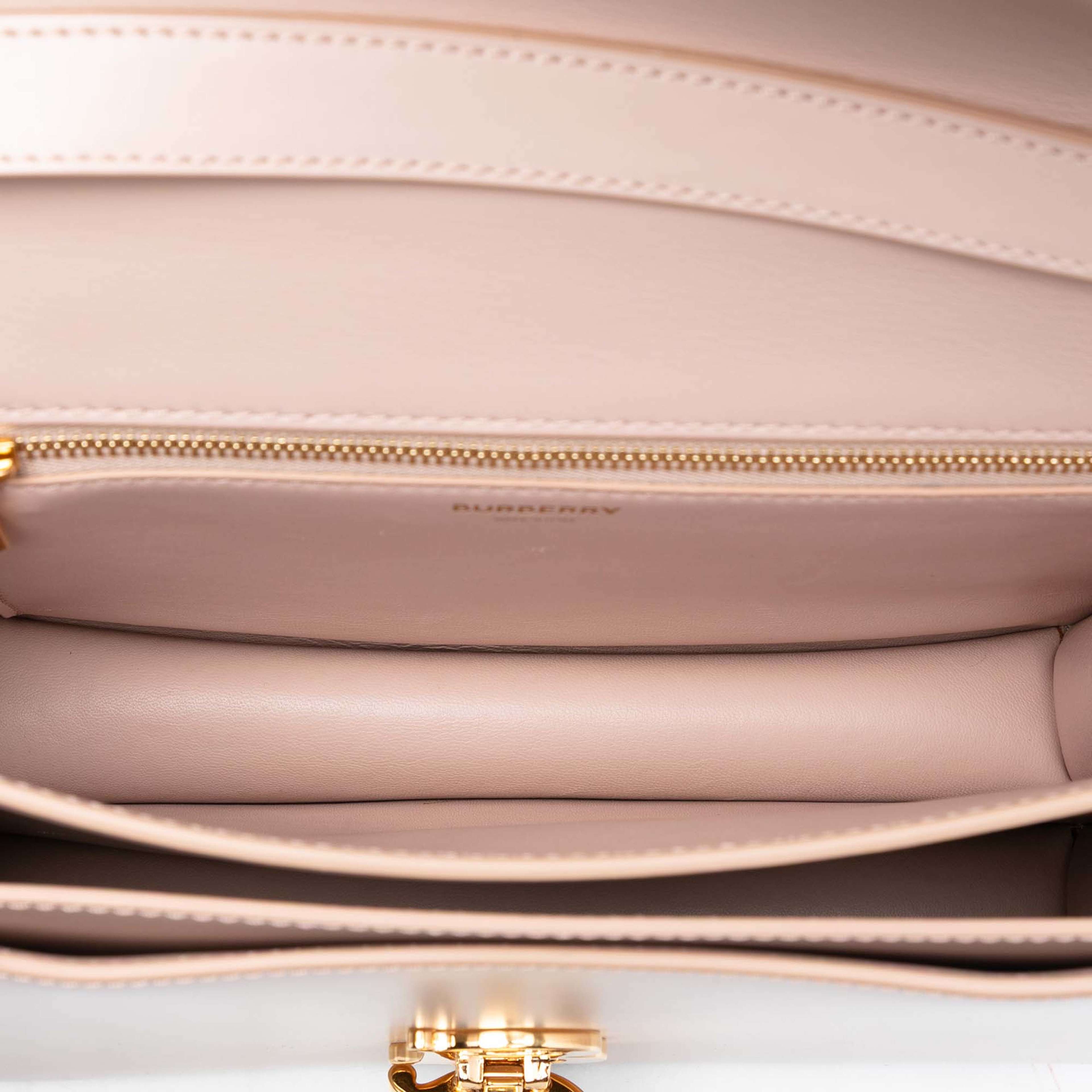 Burberry Medium Smooth Calfskin Tb Monogram Crossbody, från Luxclusif, i färgen light pink. Klicka för att öppna bilden i stort format