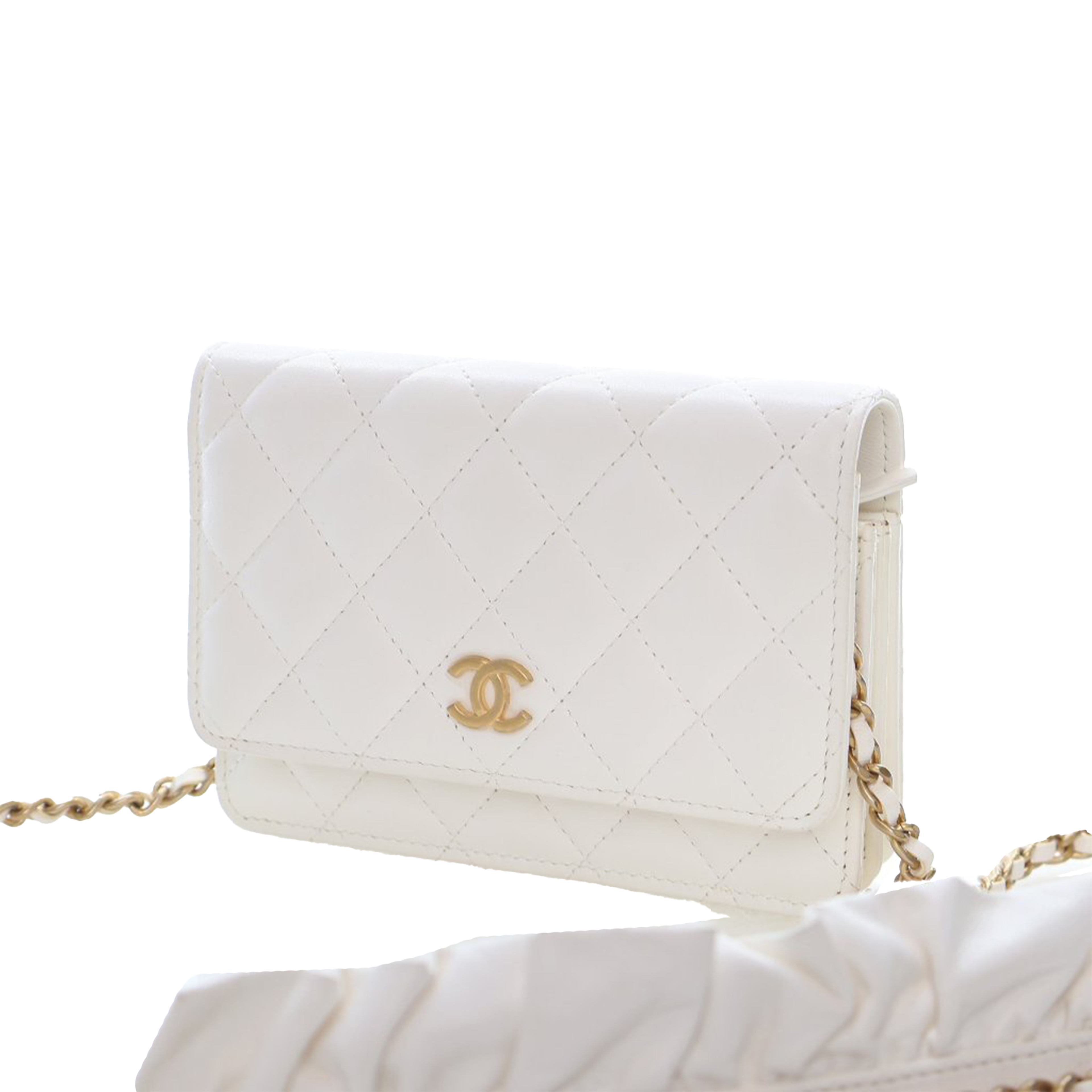 Chanel Lambskin Romance Wallet On Chain, från Luxclusif, i färgen white. Klicka för att öppna bilden i stort format