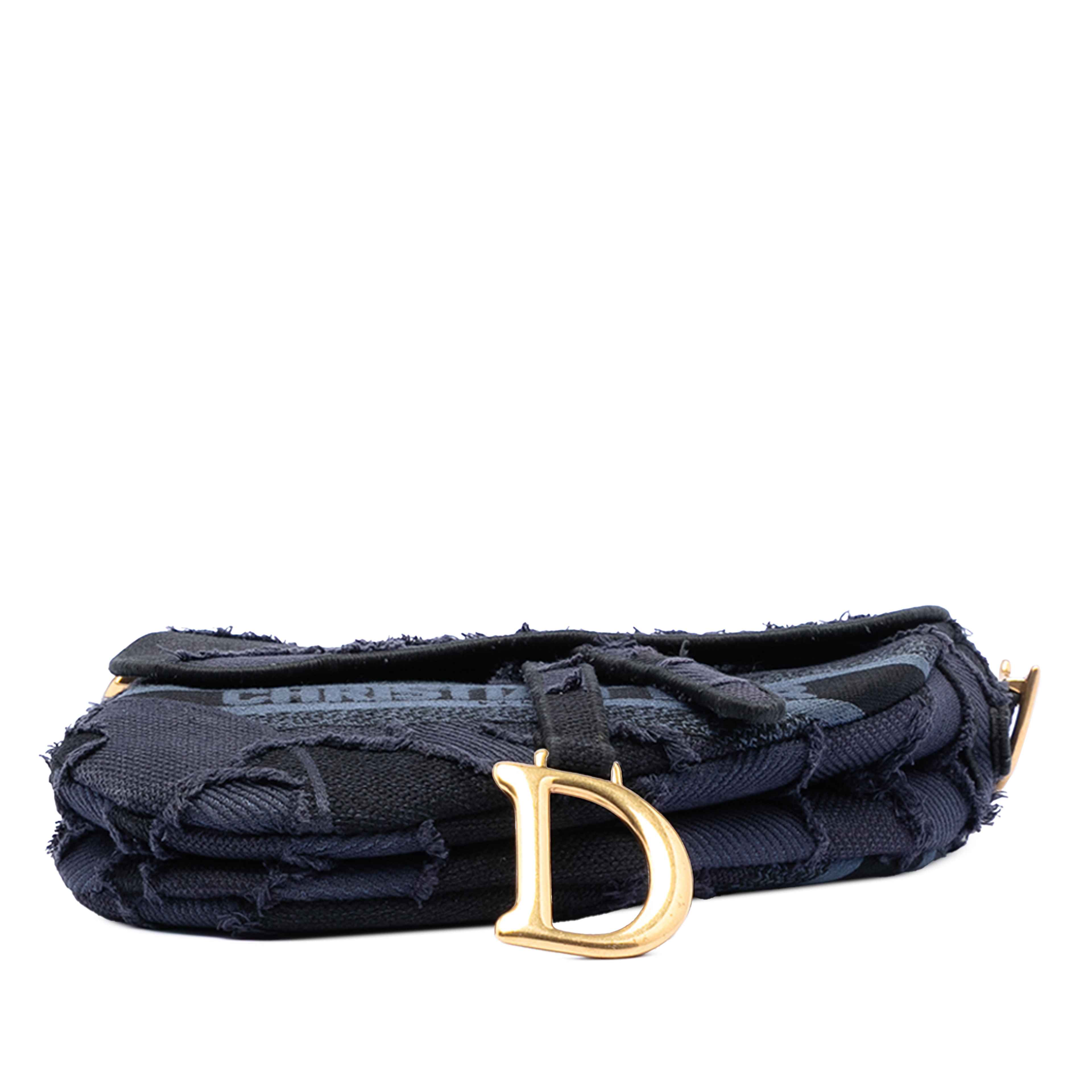 Dior Canvas Embroidered Camouflage Saddle Bag, från Luxclusif, i färgen dark blue. Klicka för att öppna bilden i stort format