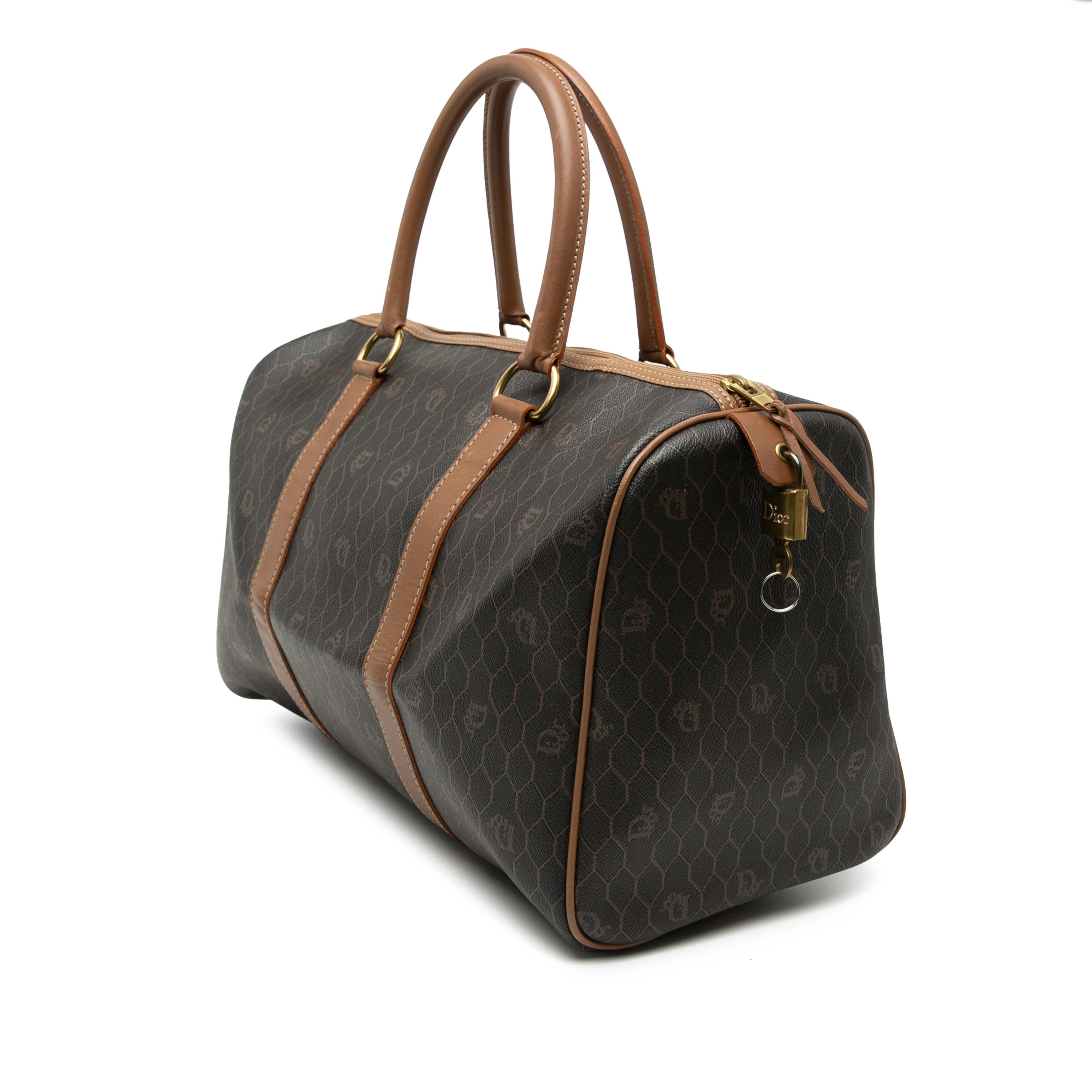 Dior Honeycomb Coated Canvas Boston Bag, från Luxclusif, i färgen black. Klicka för att öppna bilden i stort format