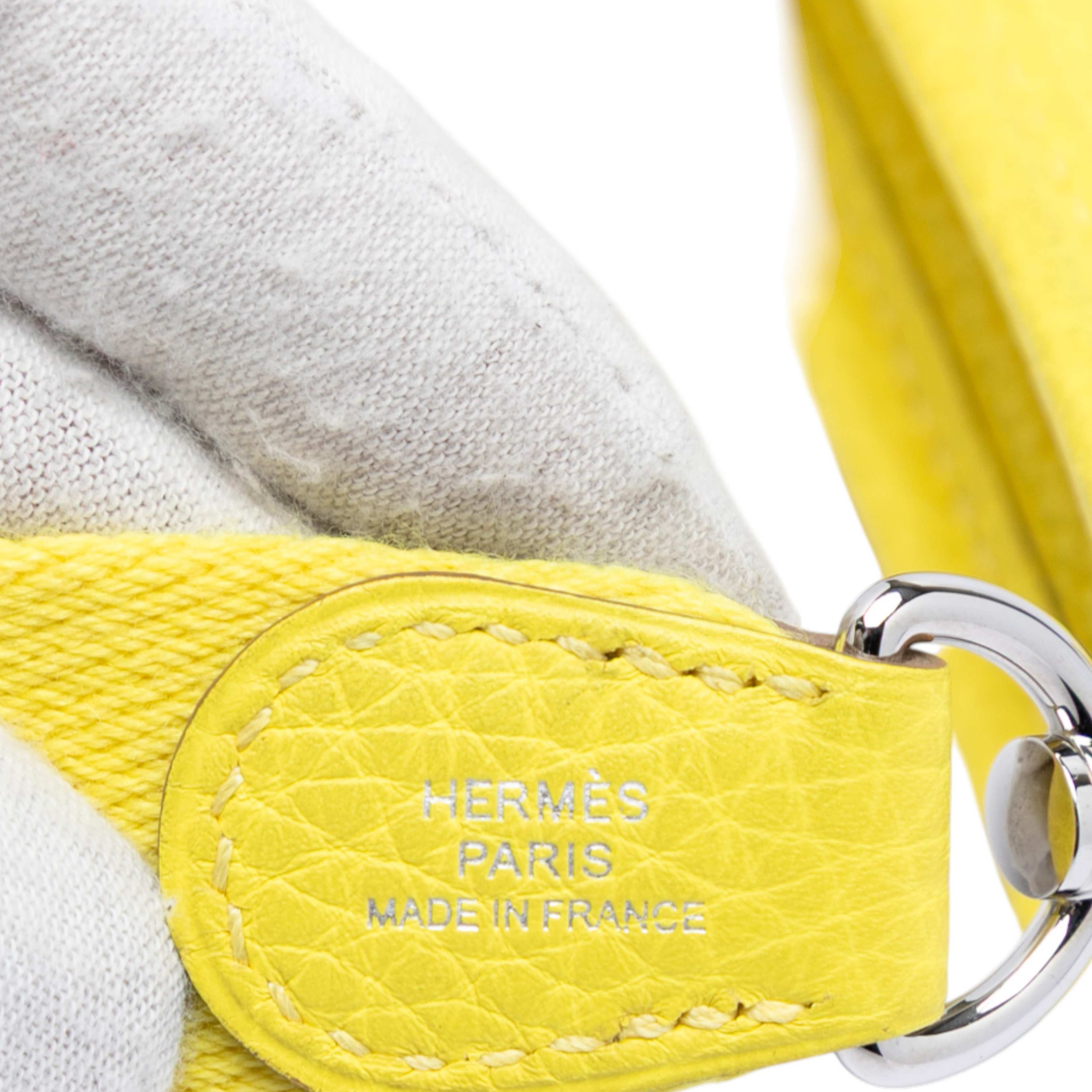 Hermès Clemence Evelyne Tpm, från Luxclusif, i färgen yellow. Klicka för att öppna bilden i stort format