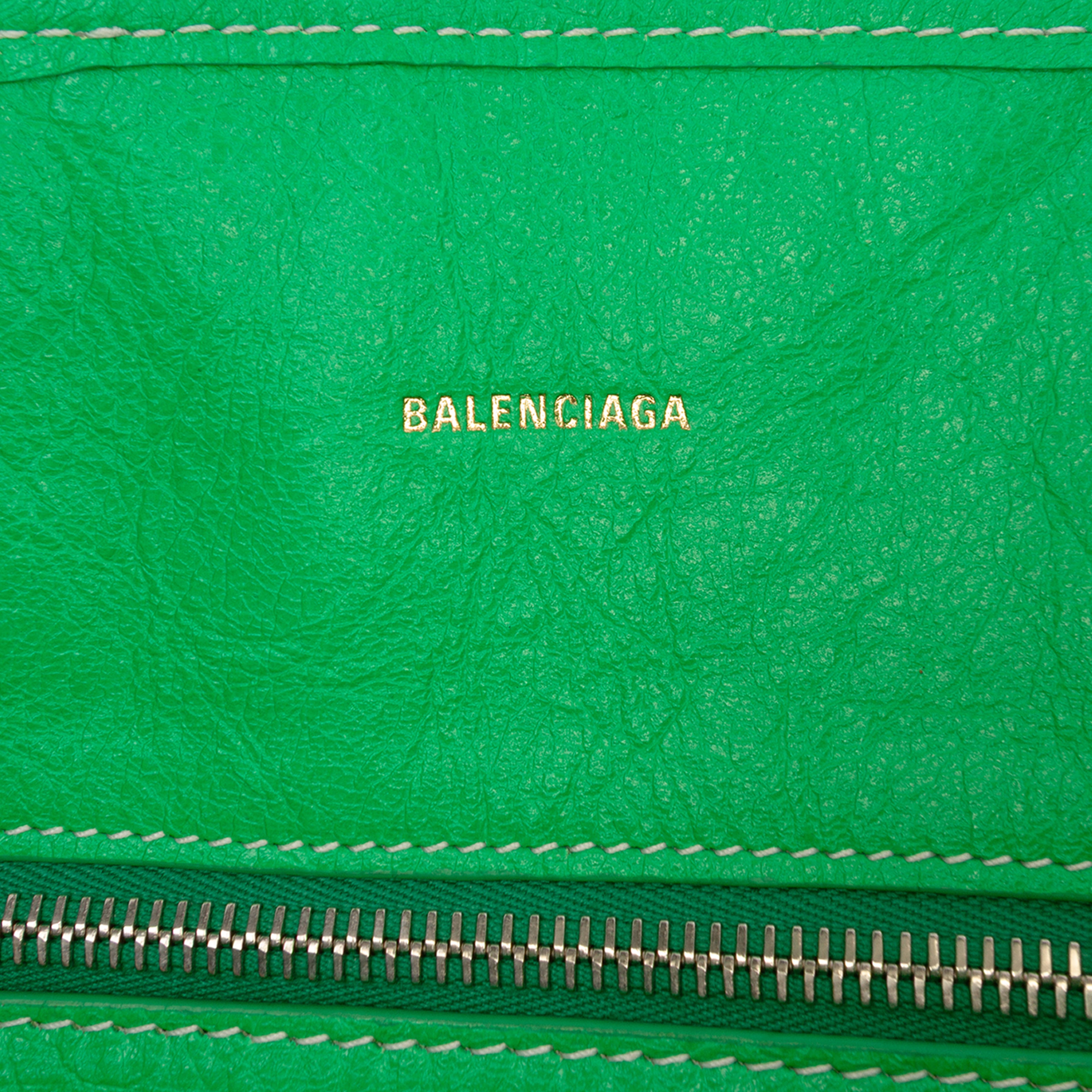 Balenciaga Lambskin Chatelet Carry All Tote Xl, från Luxclusif, i färgen green. Klicka för att öppna bilden i stort format