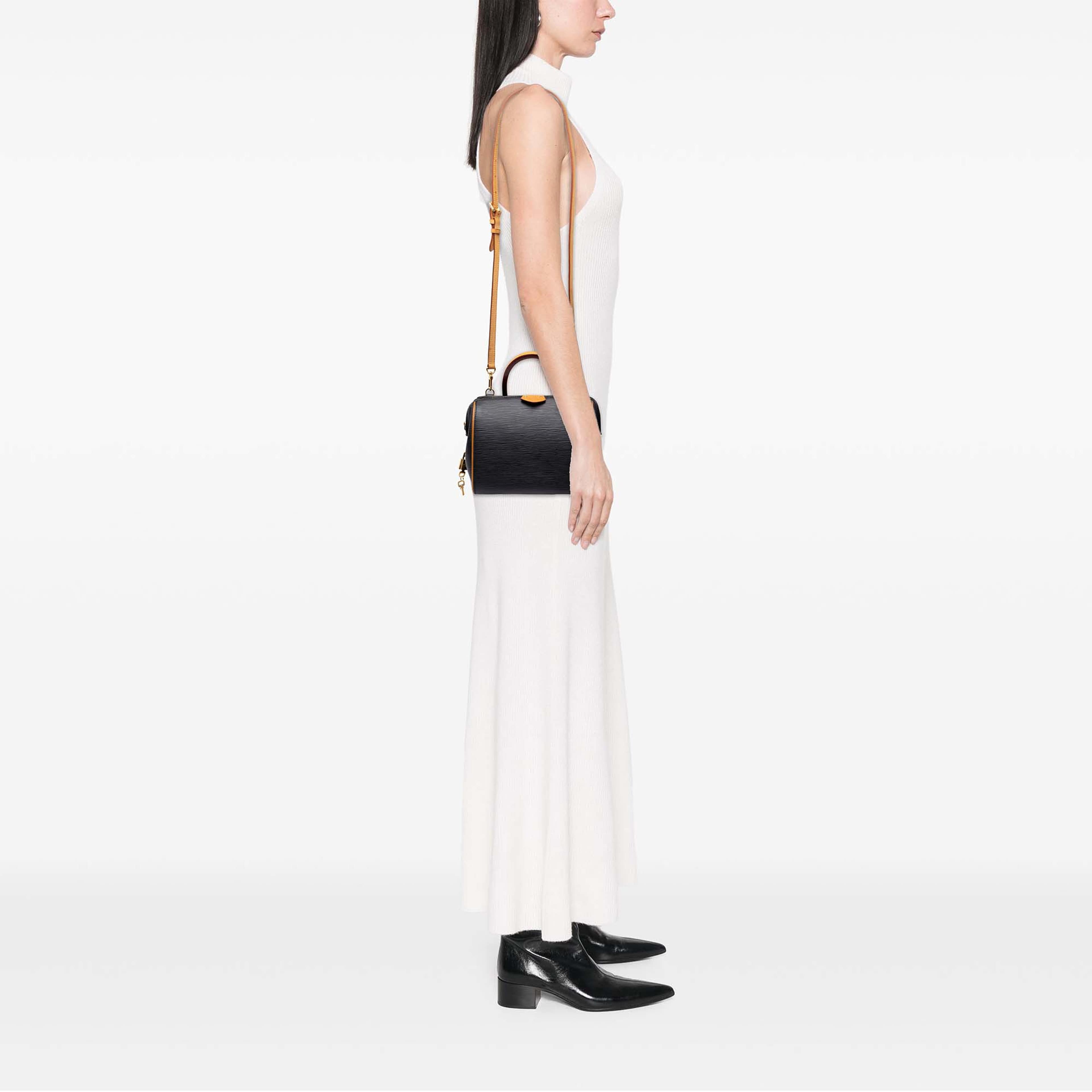 Louis Vuitton Epi Doc Bb, från Luxclusif, i färgen svart. Klicka för att öppna bilden i stort format