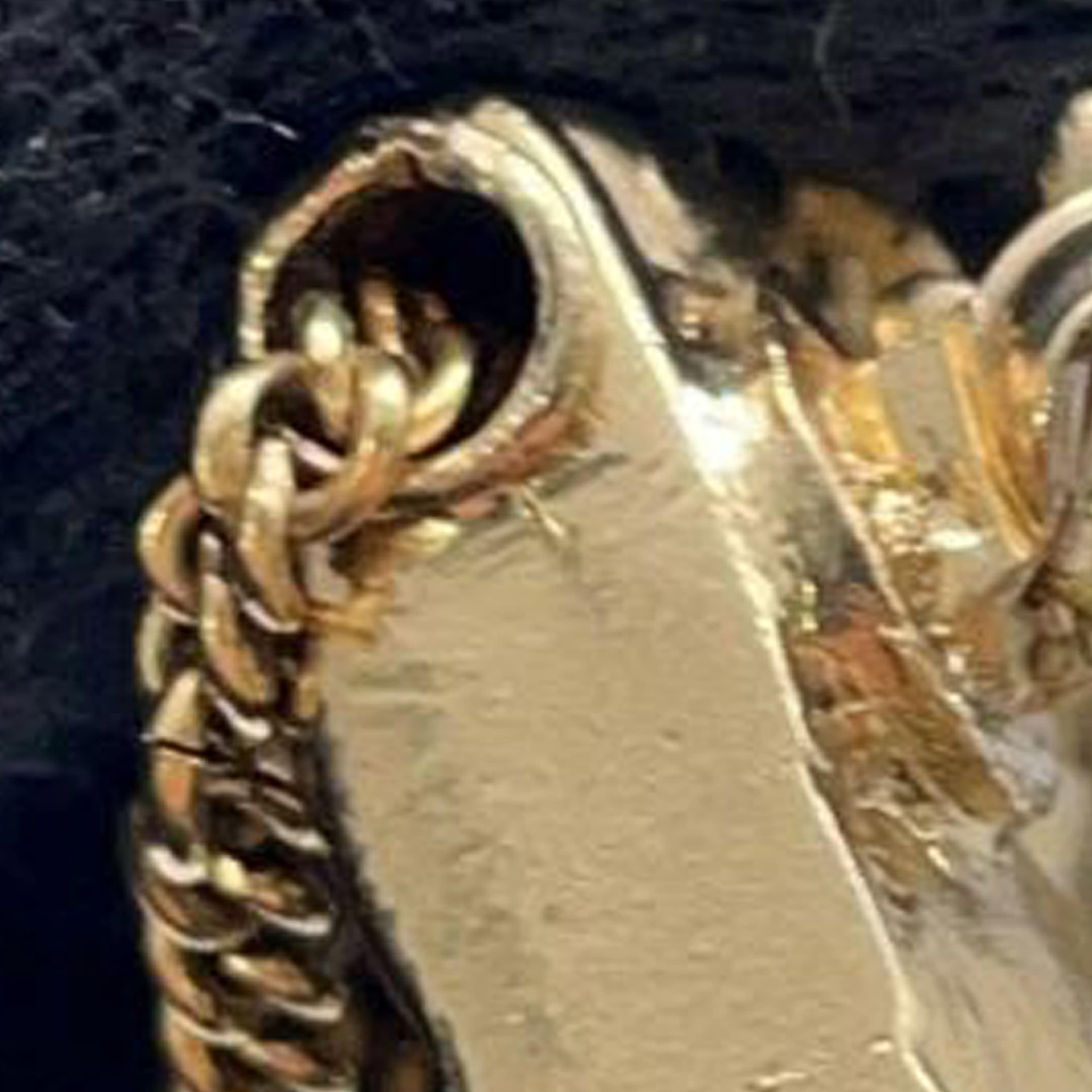 Chanel Cc Gold Plated Quilted Bag Brooch, från Luxclusif, i färgen gold. Klicka för att öppna bilden i stort format