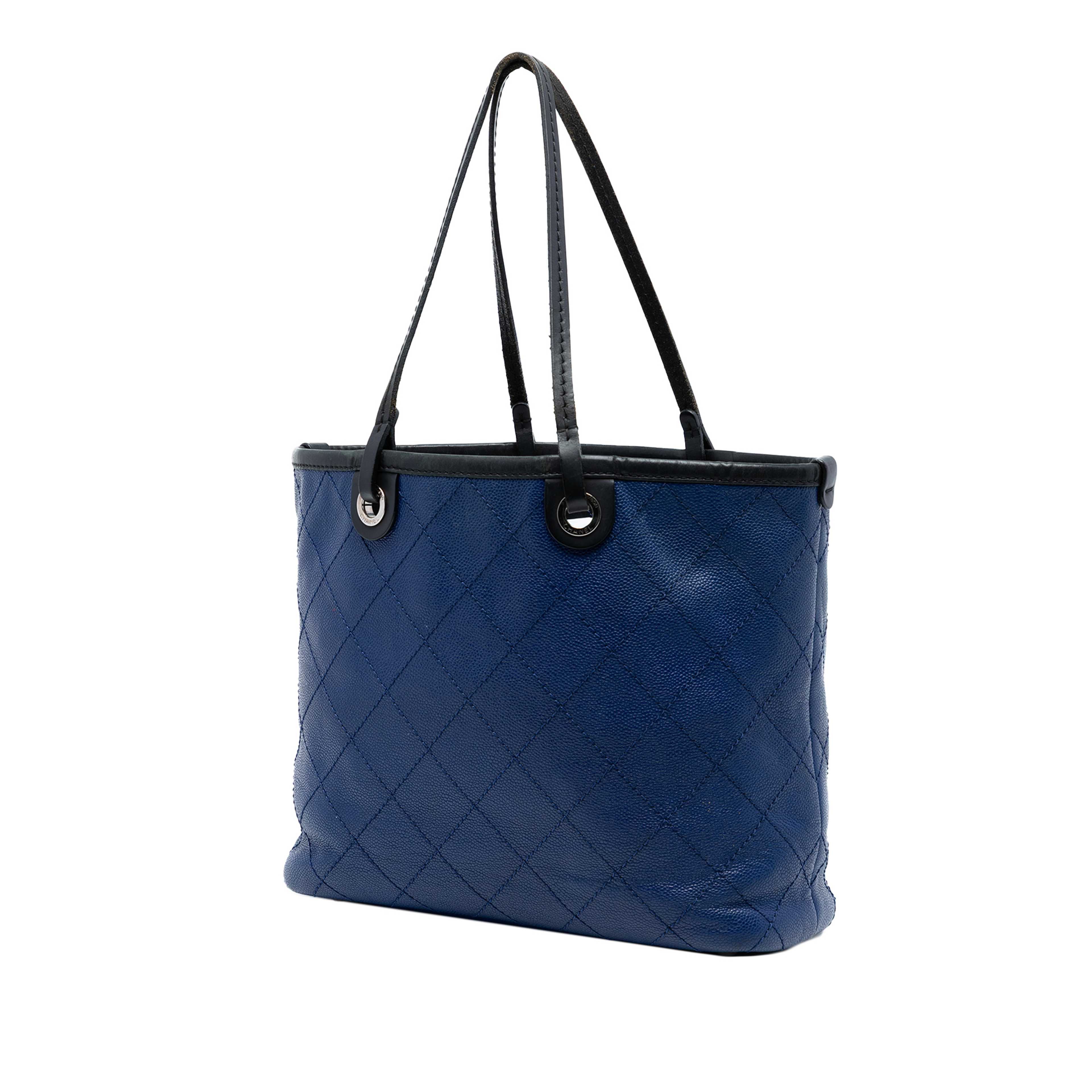 Chanel Quilted Caviar Shopping Fever Tote, från Luxclusif, i färgen svart. Klicka för att öppna bilden i stort format