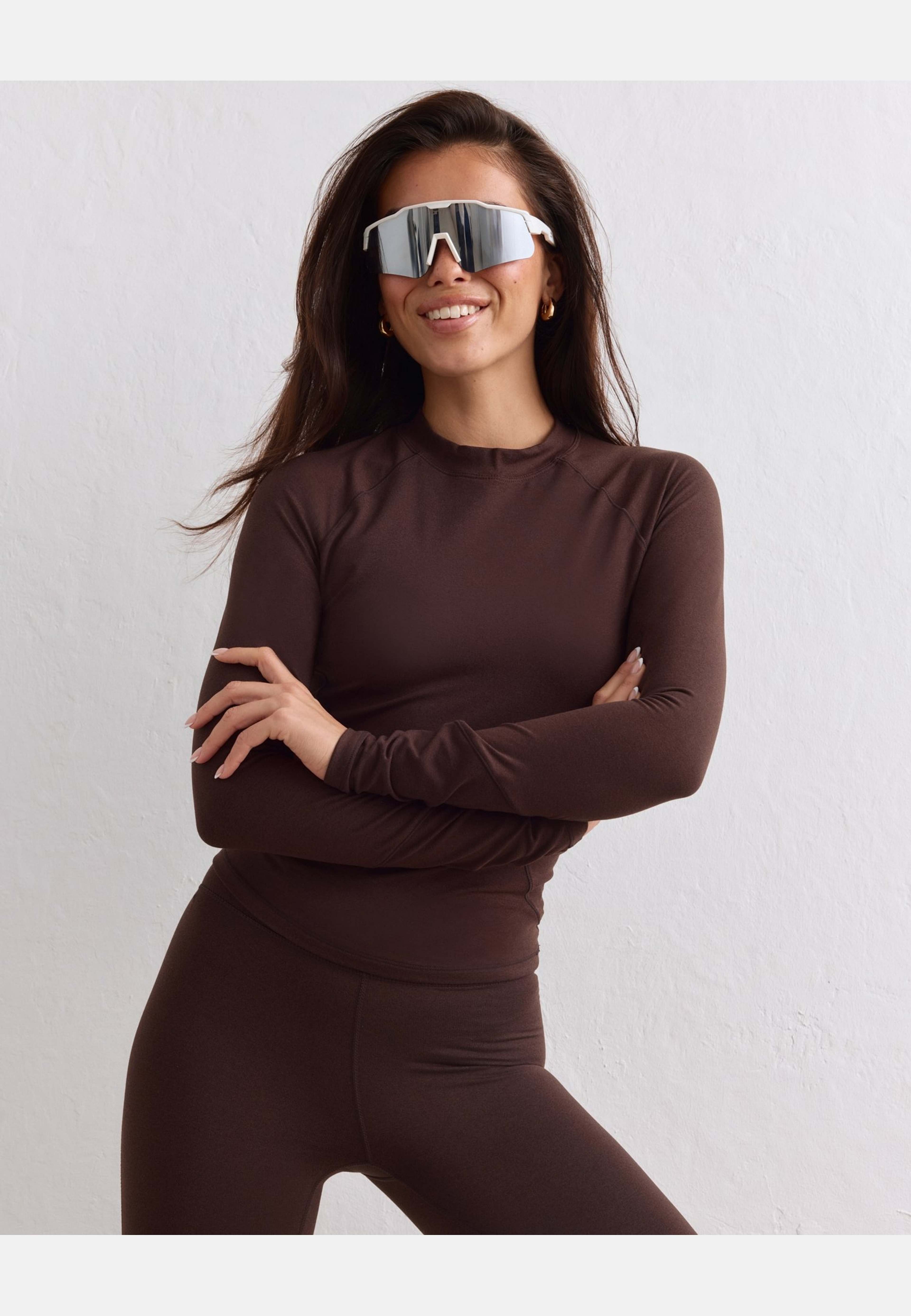 Baselayer Long Sleeve Top, från aim'n, i färgen chocolate. Klicka för att öppna bilden i stort format