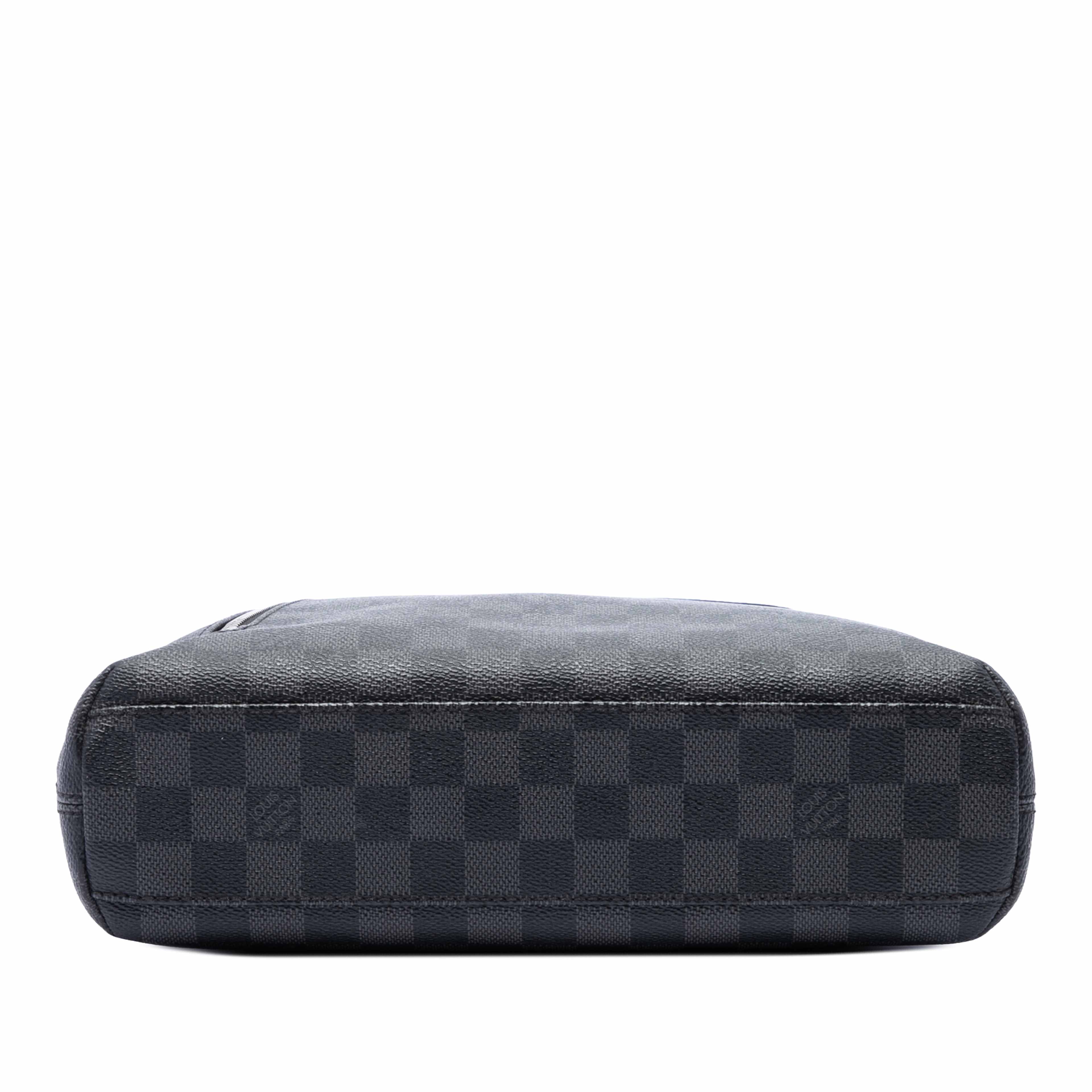 Louis Vuitton Damier Graphite Mick Pm, från Luxclusif, i färgen svart. Klicka för att öppna bilden i stort format