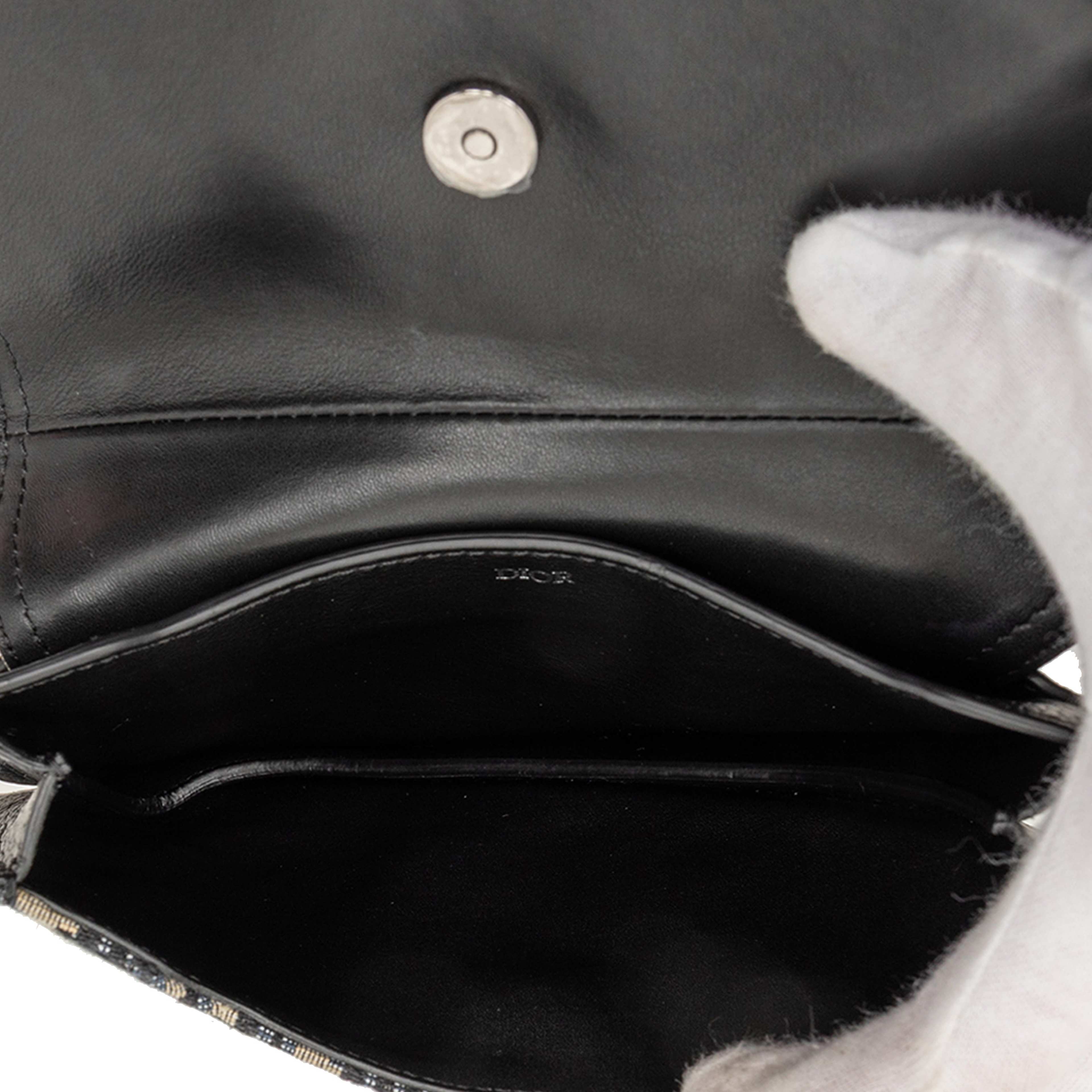 Dior Oblique Canvas Saddle Belt Bag, från Luxclusif, i färgen blue. Klicka för att öppna bilden i stort format