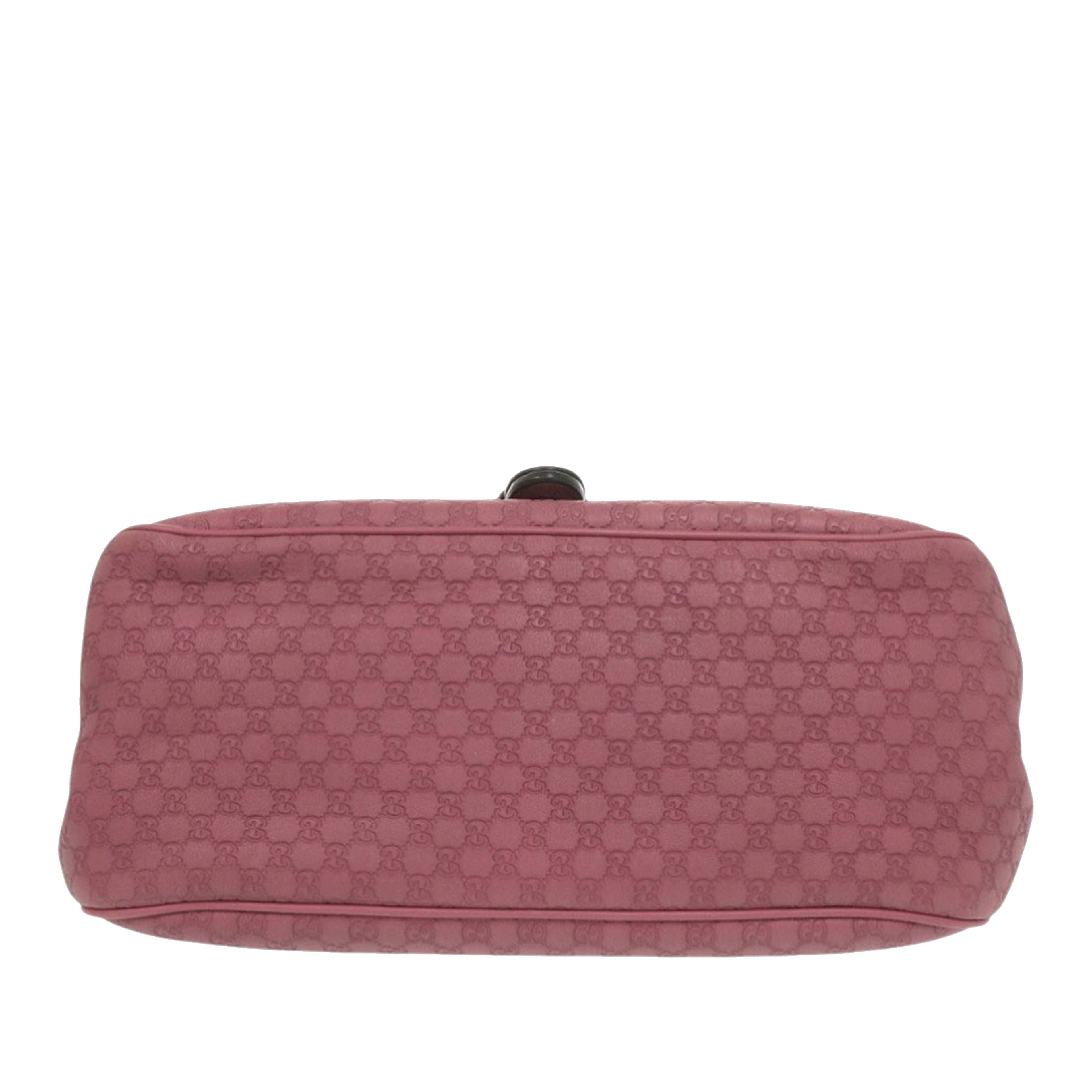 Gucci Microguccissima Sukey Crossbody, från Luxclusif, i färgen pink. Klicka för att öppna bilden i stort format
