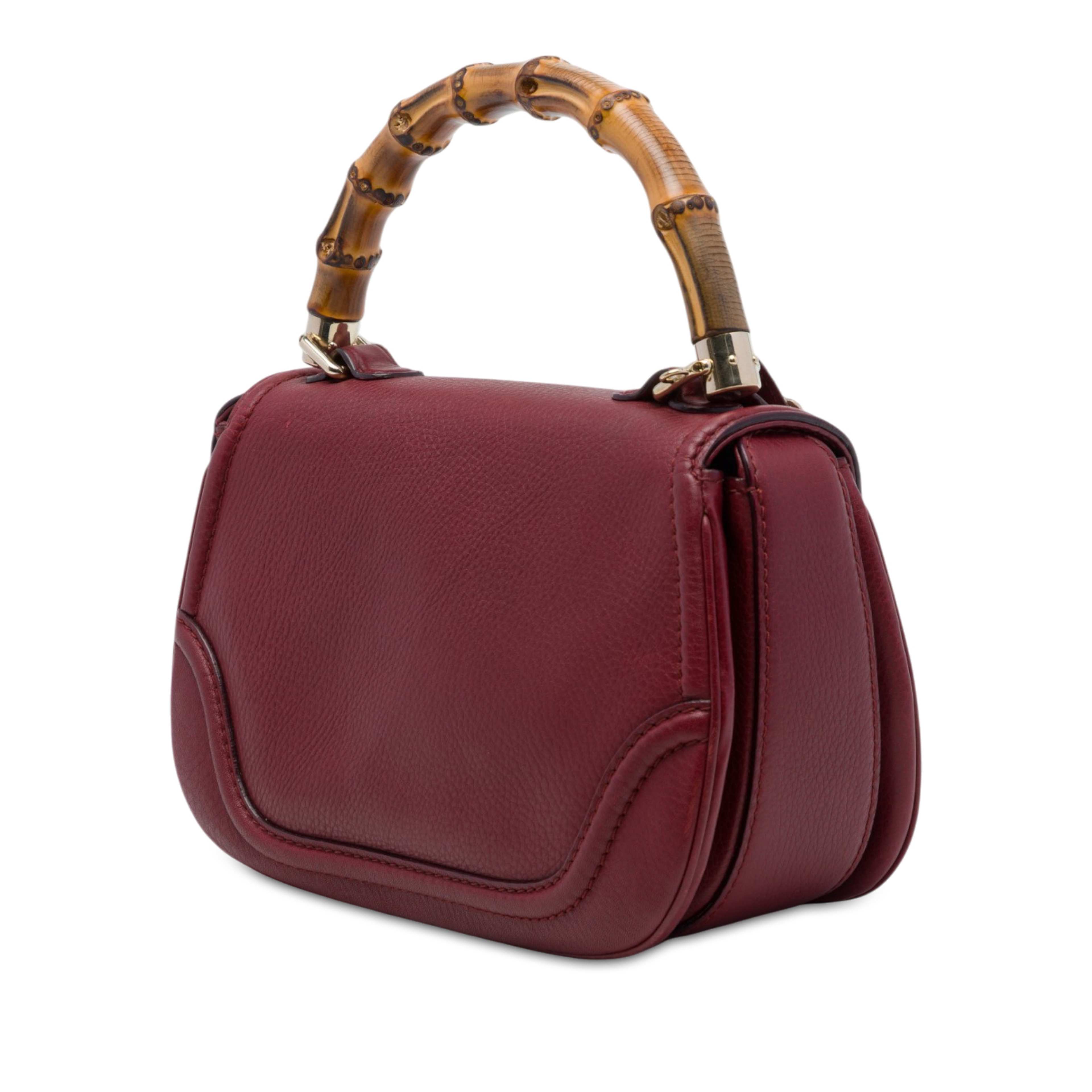 Gucci Medium Calfskin New Bamboo Satchel, från Luxclusif, i färgen röd. Klicka för att öppna bilden i stort format
