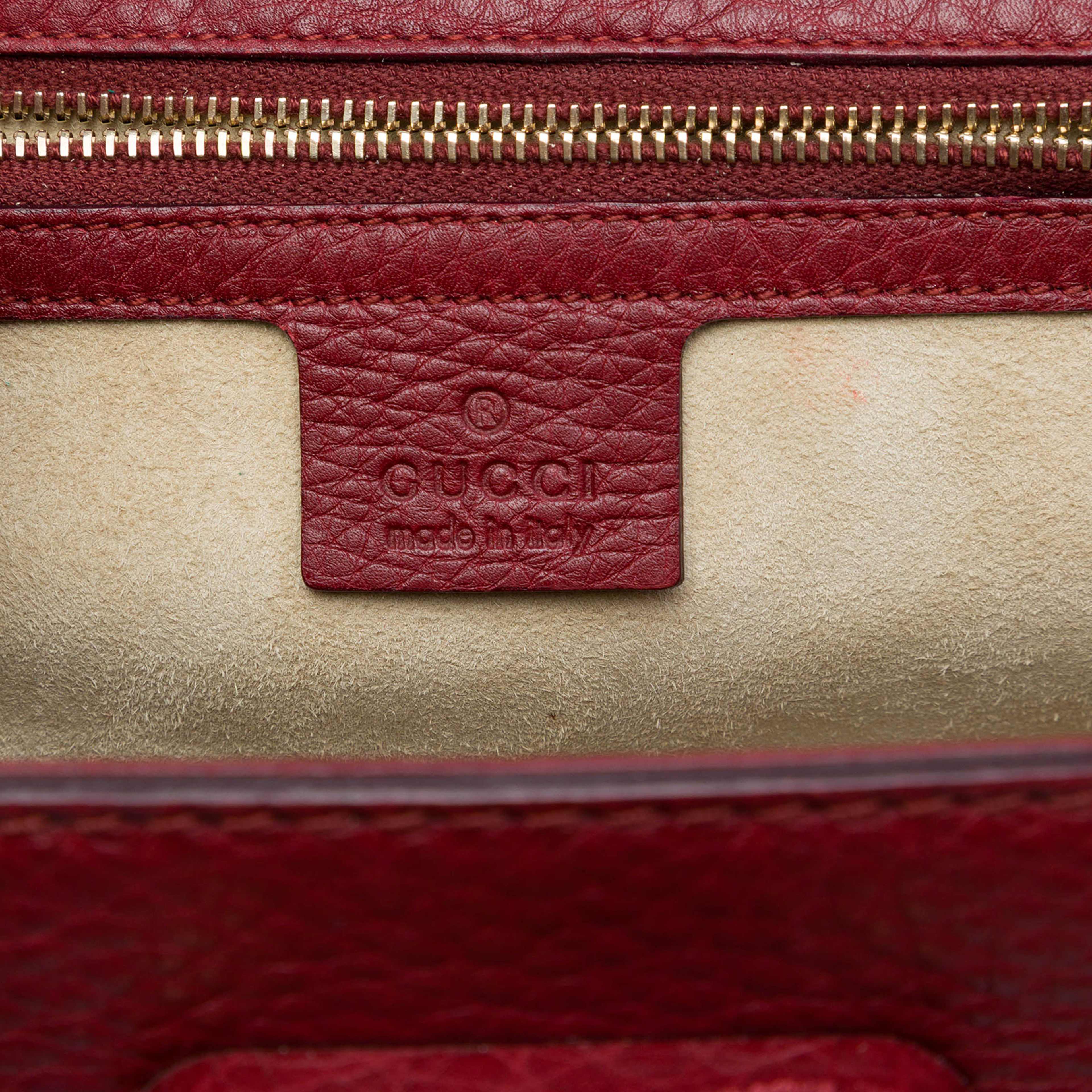 Gucci Medium Calfskin New Bamboo Satchel, från Luxclusif, i färgen röd. Klicka för att öppna bilden i stort format