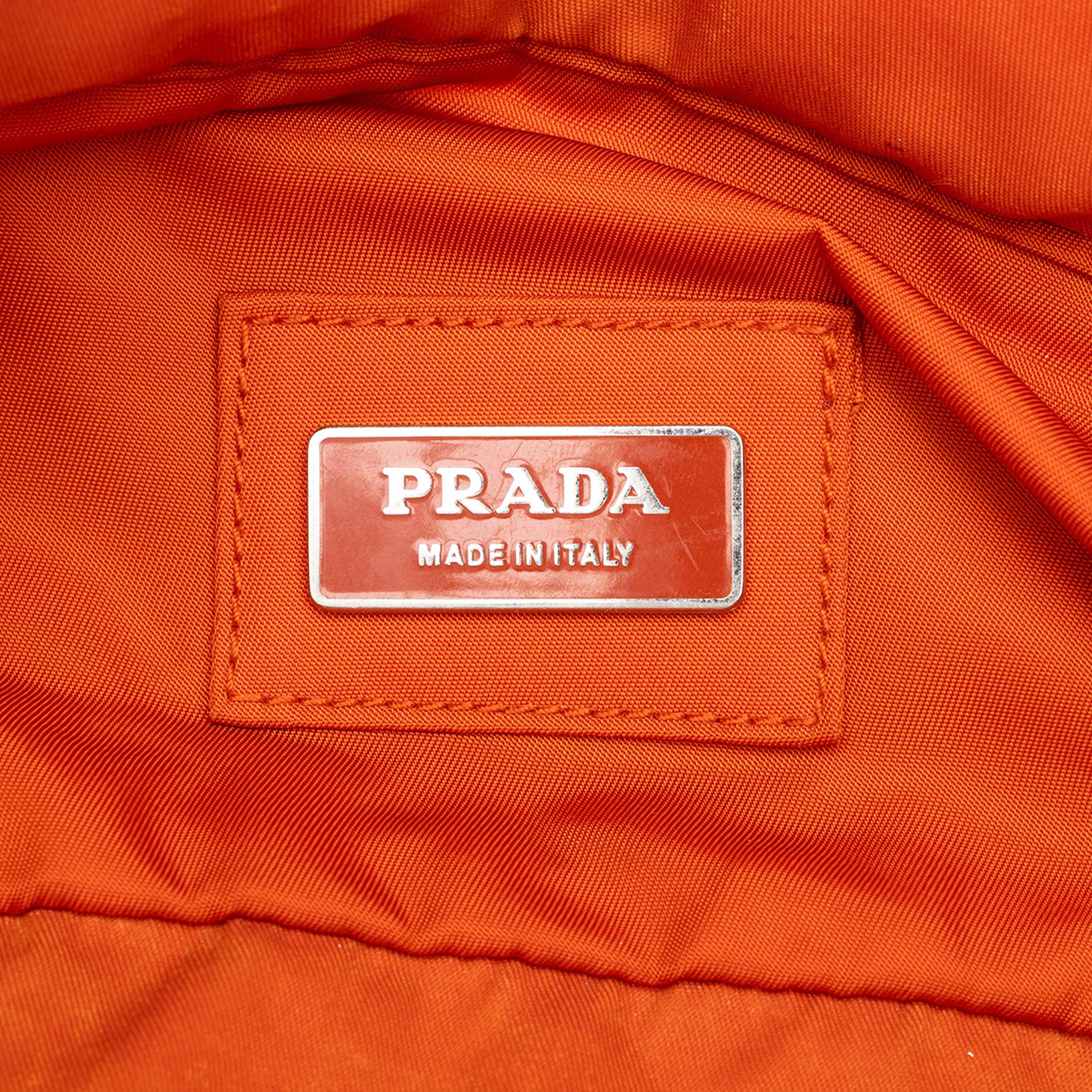 Prada Tessuto Belt Bag, från Luxclusif, i färgen orange. Klicka för att öppna bilden i stort format