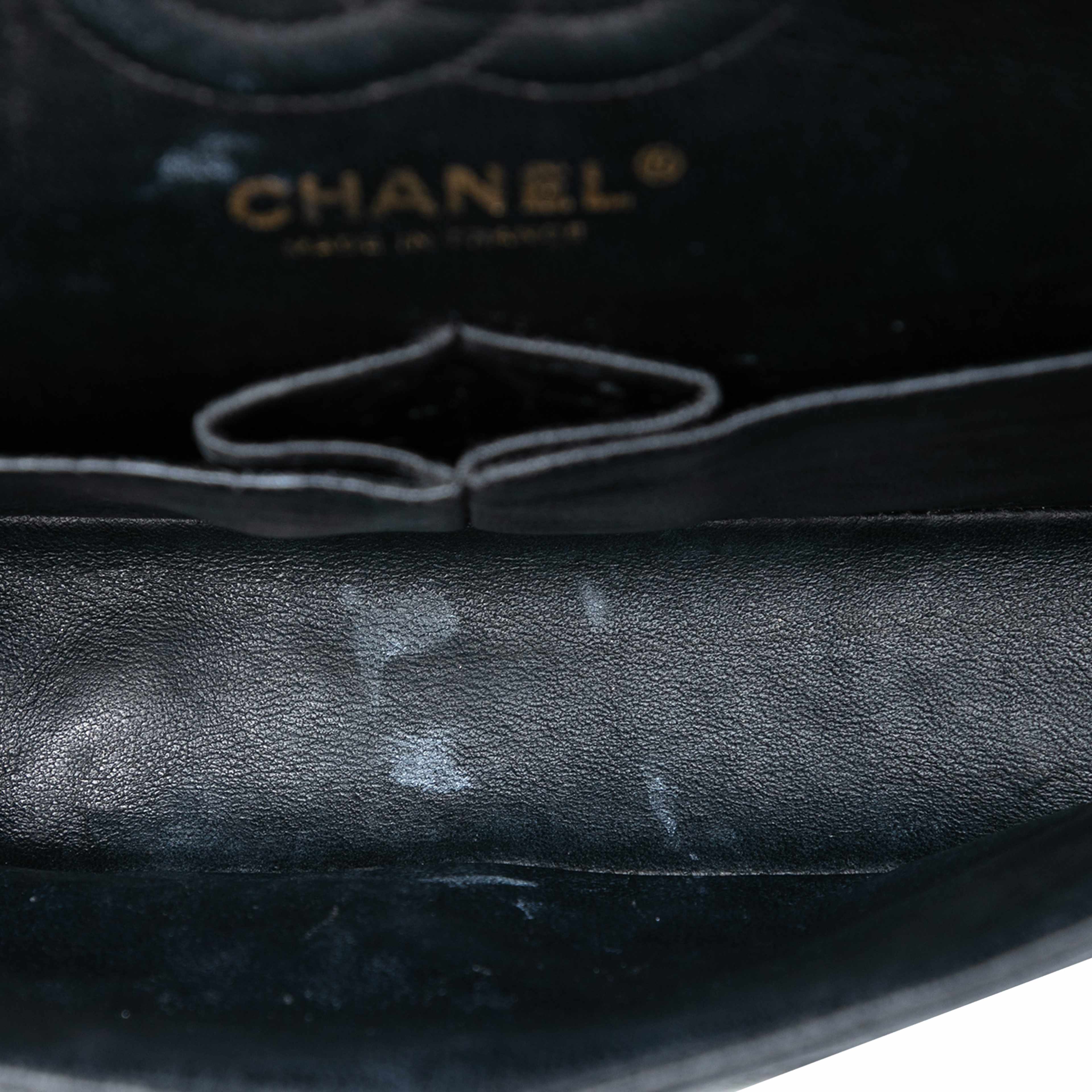 Chanel Small Classic Caviar Double Flap, från Luxclusif, i färgen black. Klicka för att öppna bilden i stort format