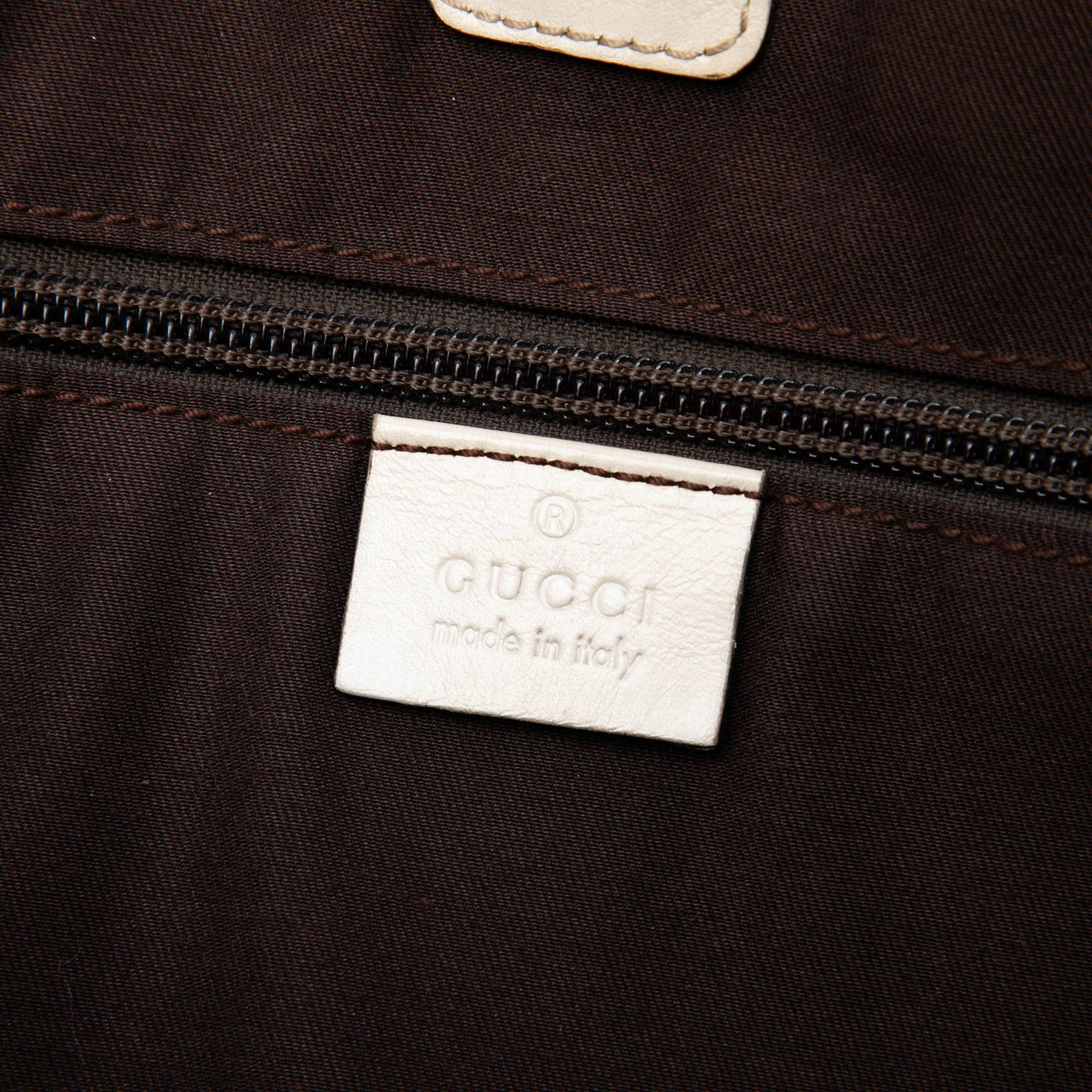 Gucci Gg Canvas Tote, från Luxclusif, i färgen vit. Klicka för att öppna bilden i stort format