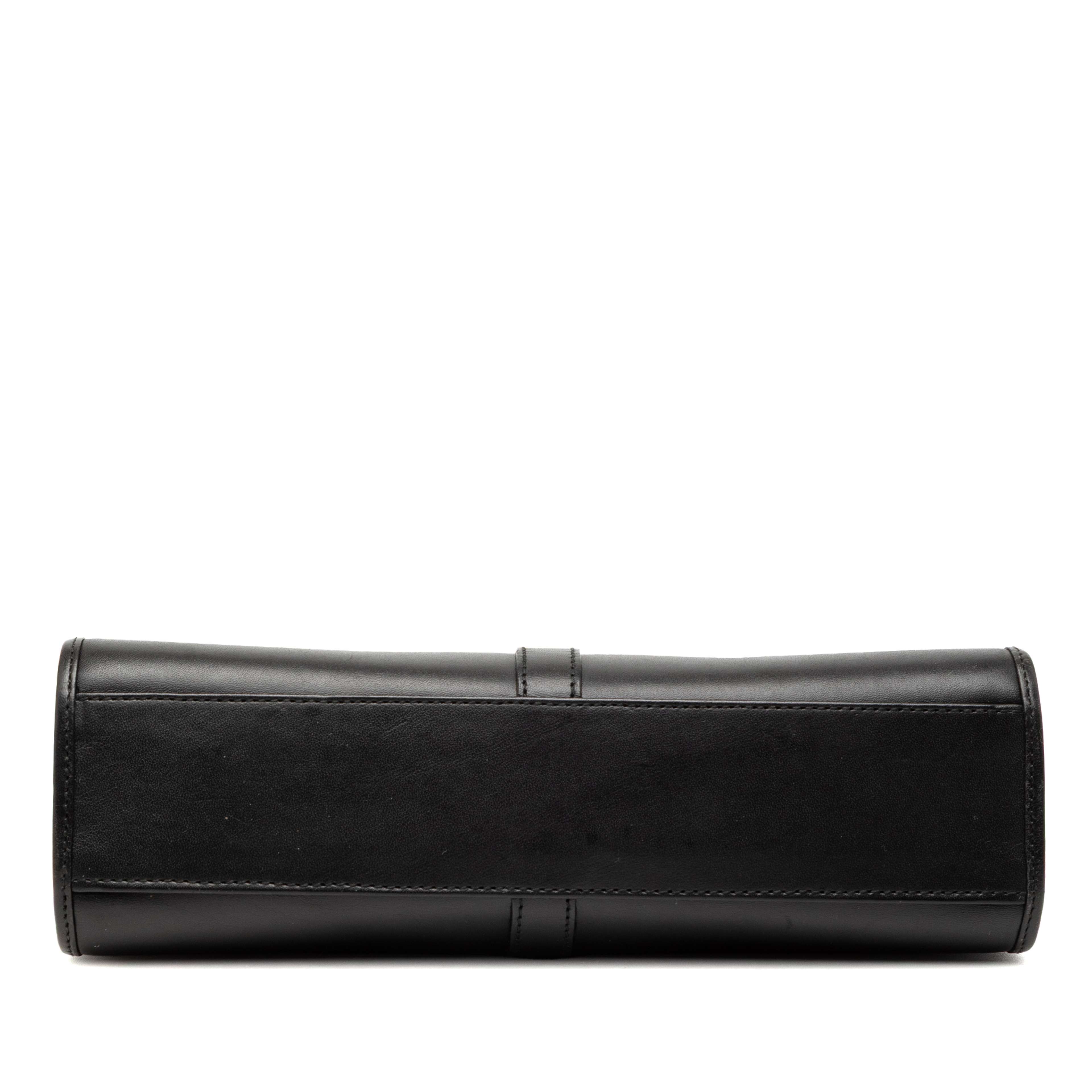 Gucci Calfskin Jackie Handbag, från Luxclusif, i färgen svart. Klicka för att öppna bilden i stort format