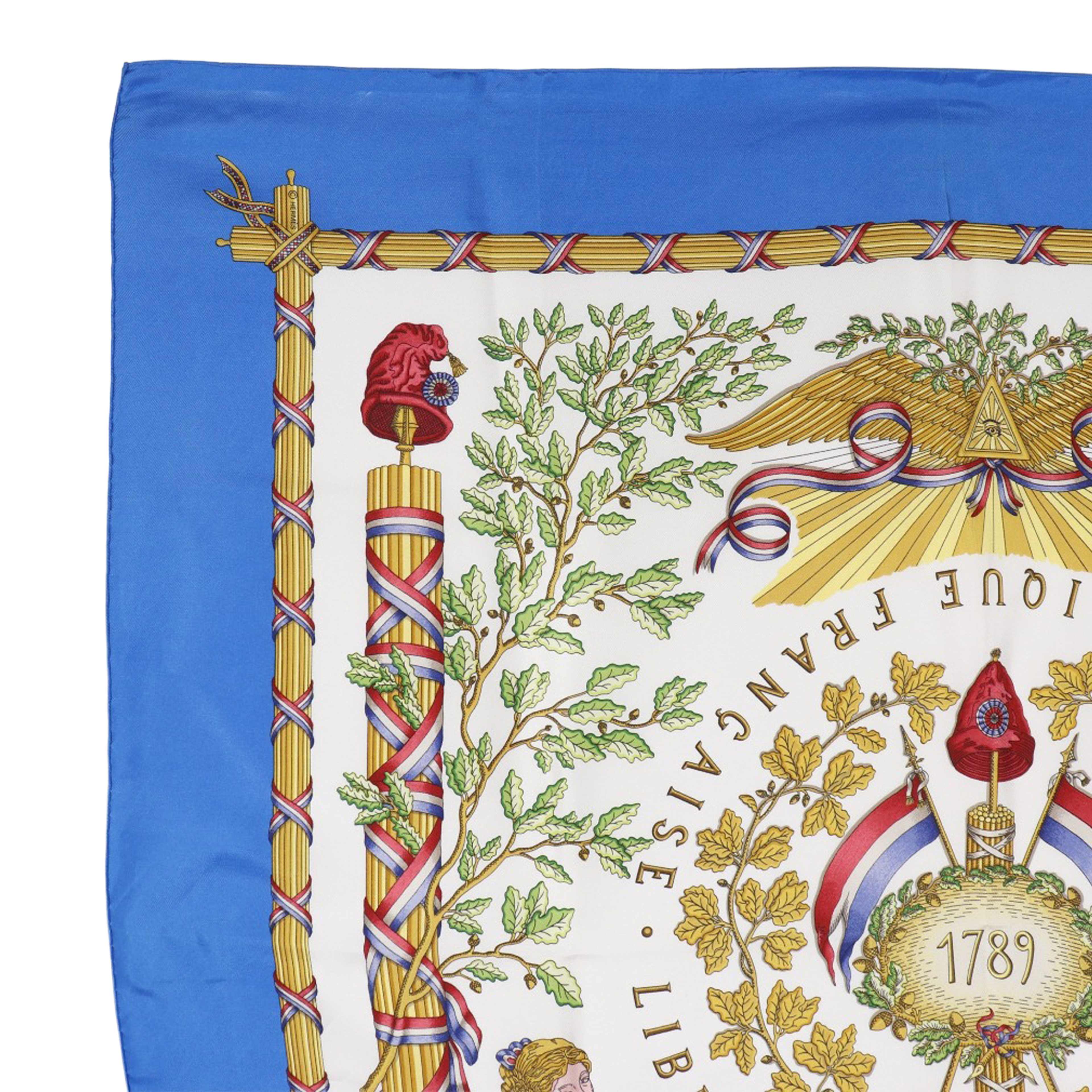 Hermès Republique Francaise Liberte Egalite Fraternite 1789 Silk Scarf, från Luxclusif, i färgen vit. Klicka för att öppna bilden i stort format