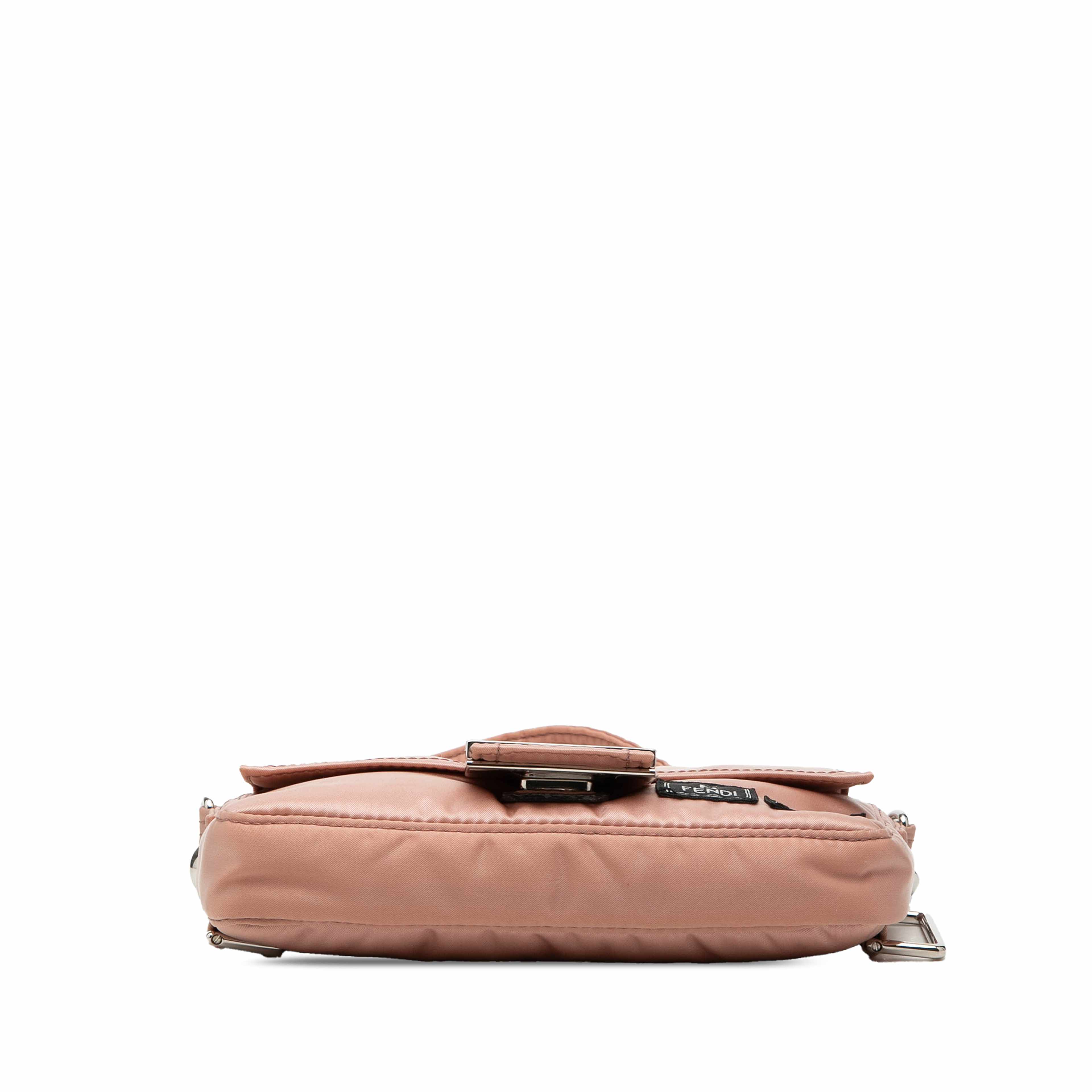 Fendi Porter Yoshida Nylon Baguette Satchel, från Luxclusif, i färgen rosa. Klicka för att öppna bilden i stort format