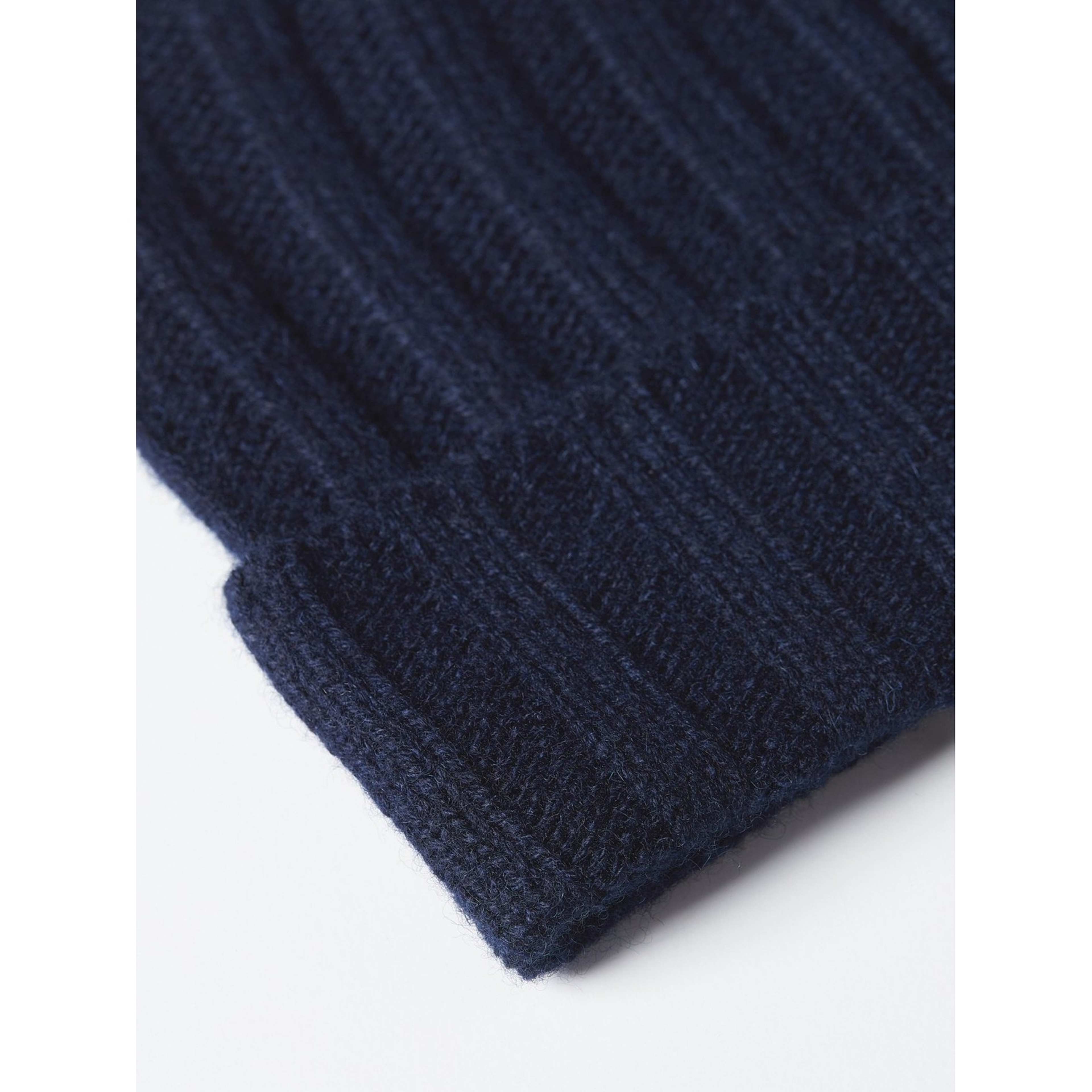 Wool Beanie, från John Henric, i färgen mörkblå. Klicka för att öppna bilden i stort format