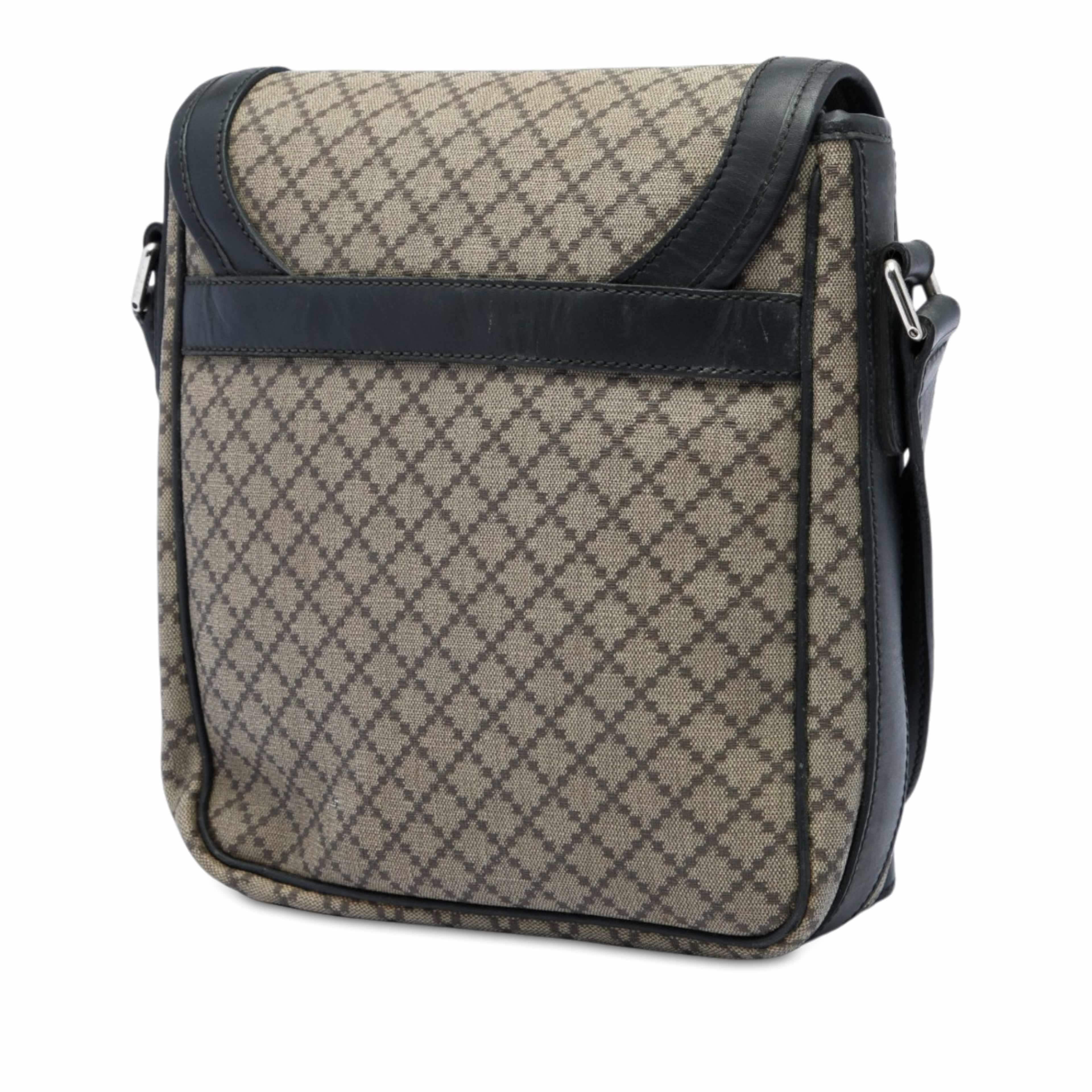 Gucci Diamante Coated Canvas Crossbody, från Luxclusif, i färgen beige. Klicka för att öppna bilden i stort format
