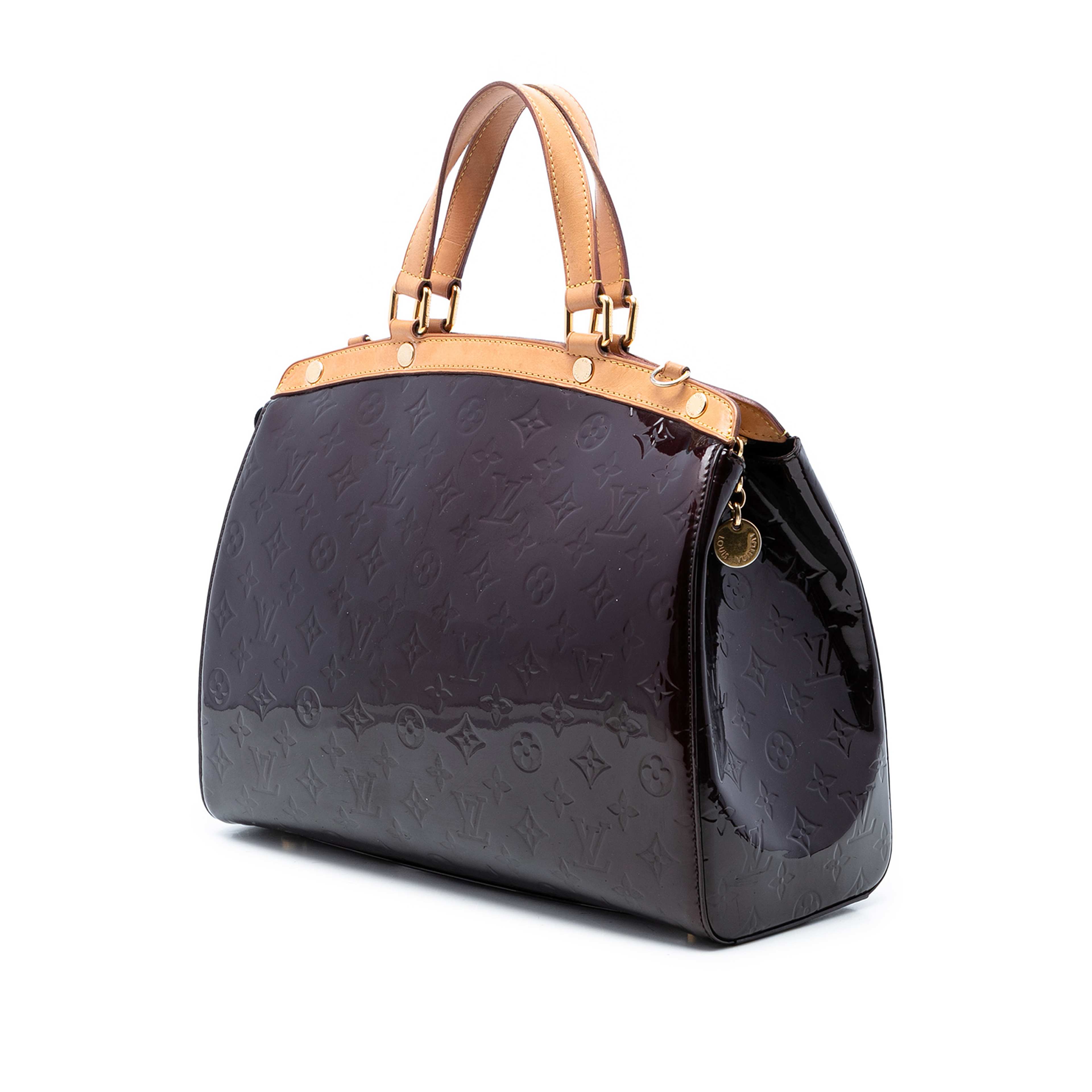 Louis Vuitton Monogram Vernis Brea Gm, från Luxclusif, i färgen purpur. Klicka för att öppna bilden i stort format