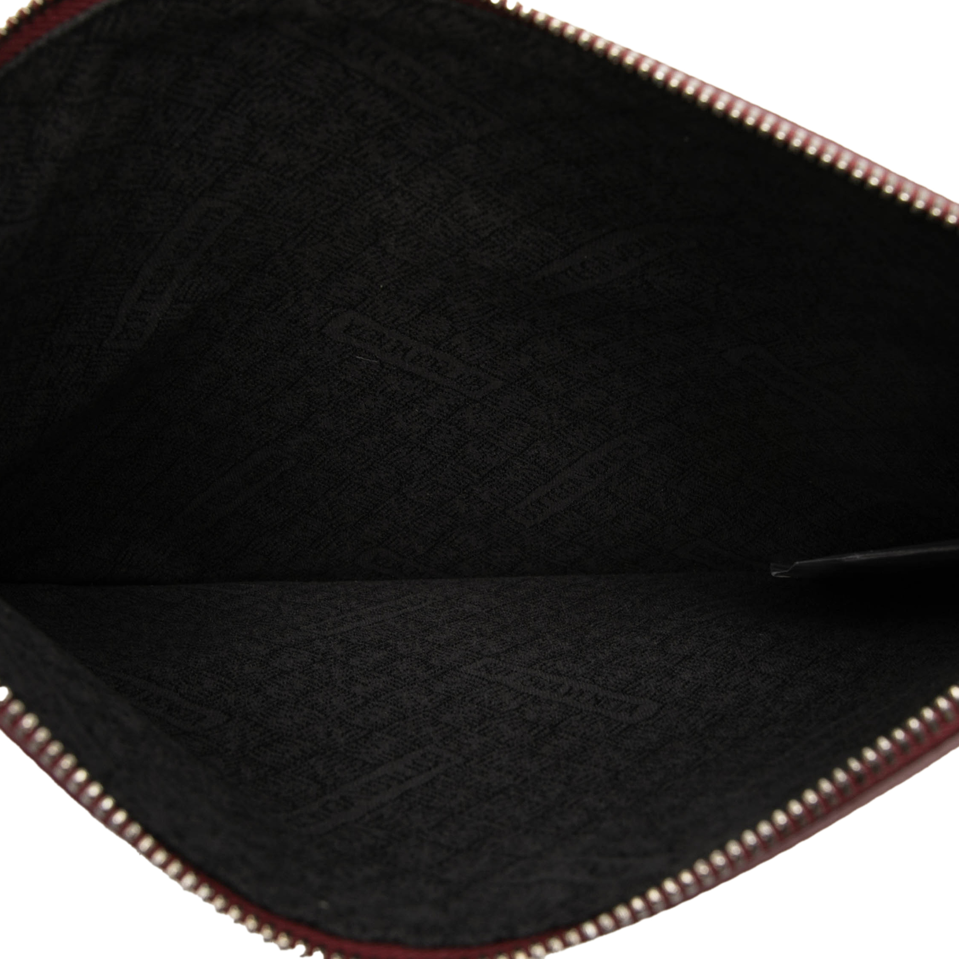 Bottega Veneta Textured Calfskin Marco Polo Clutch, från Luxclusif, i färgen röd. Klicka för att öppna bilden i stort format